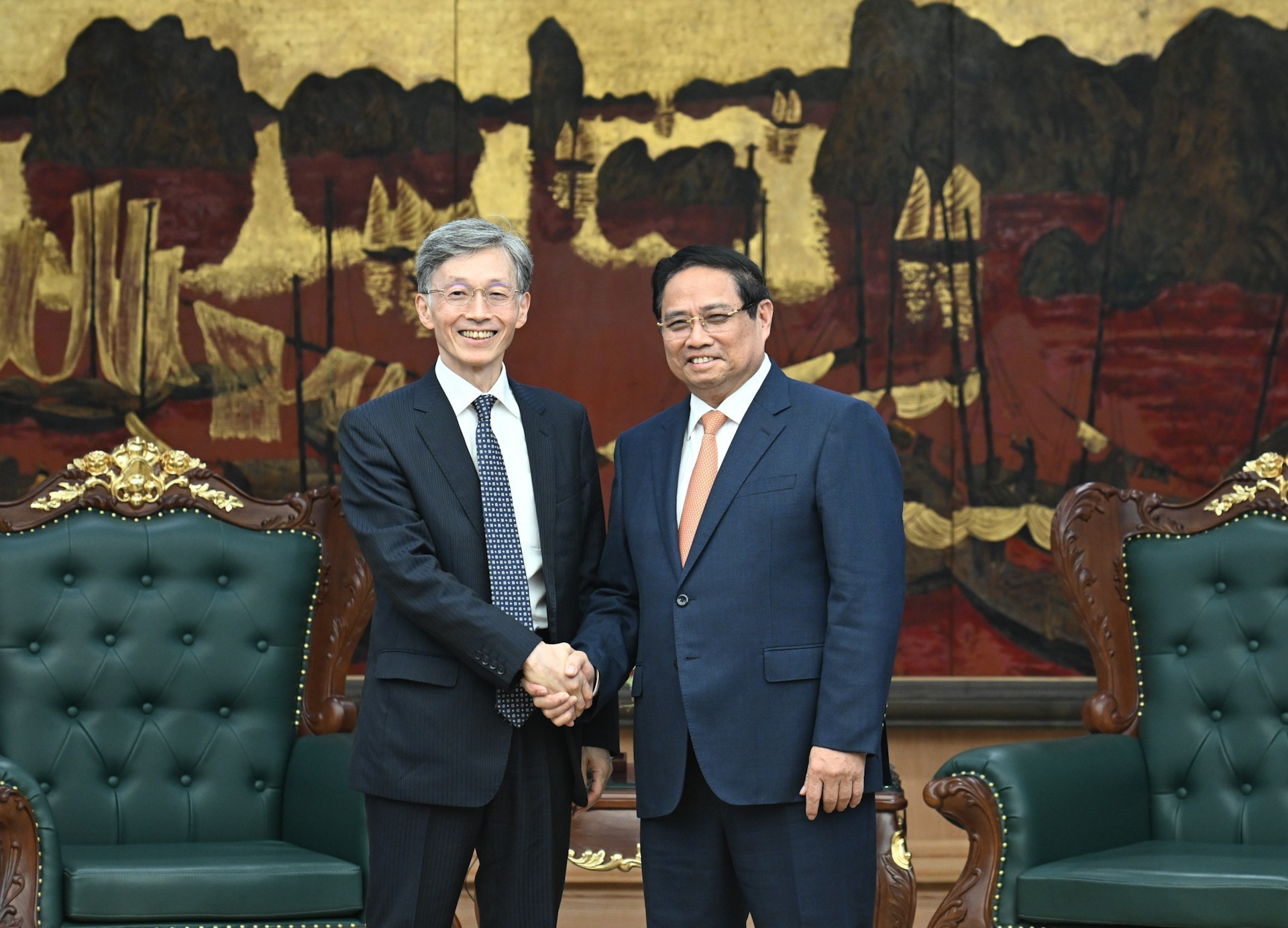 [Foto] Premier vietnamita recibe a subdirector gerente del FMI