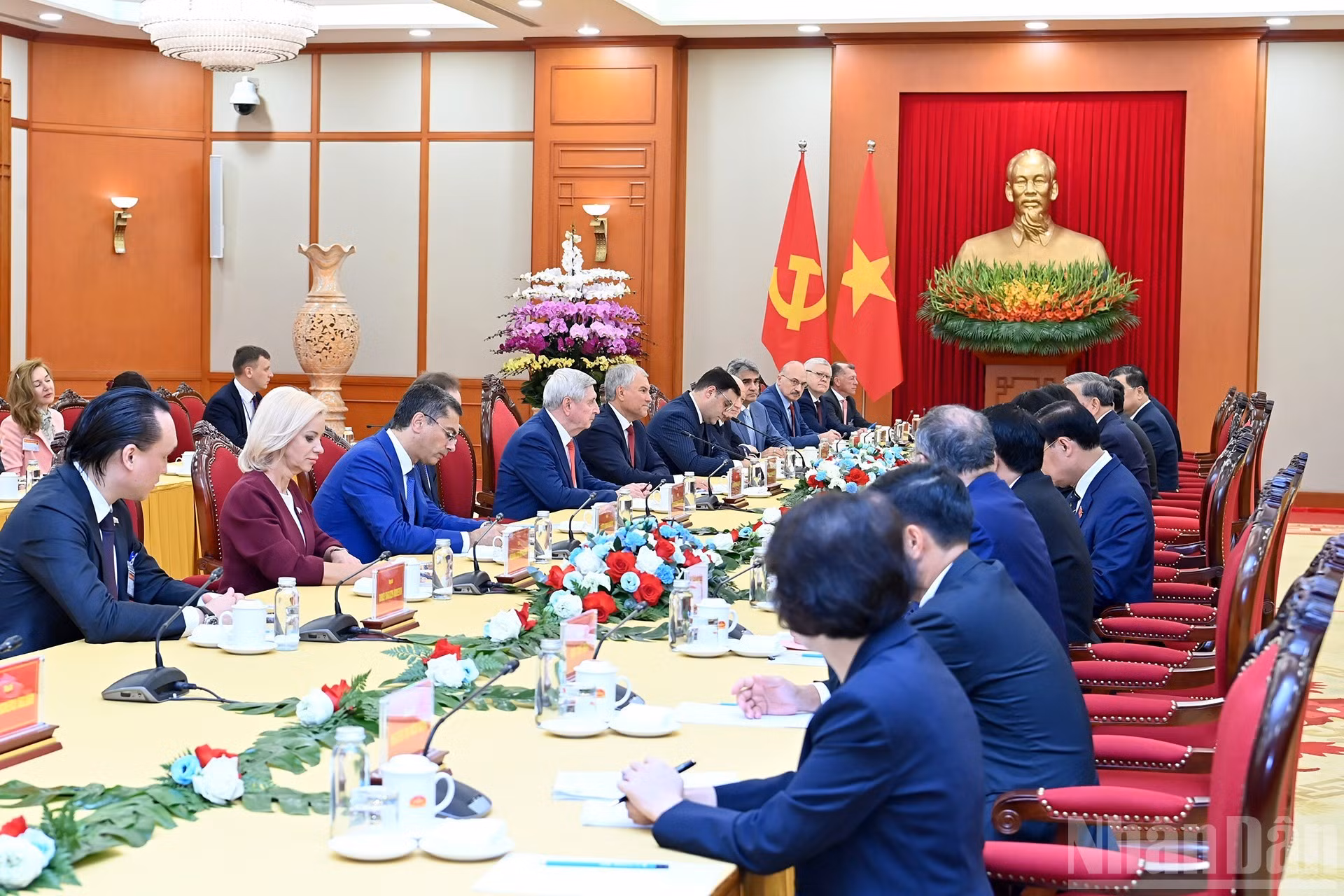 El secretario general del Partido Comunista de Vietnam, To Lam, se reúne con el presidente de la Duma Estatal de Rusia, Vyacheslav Volodin.