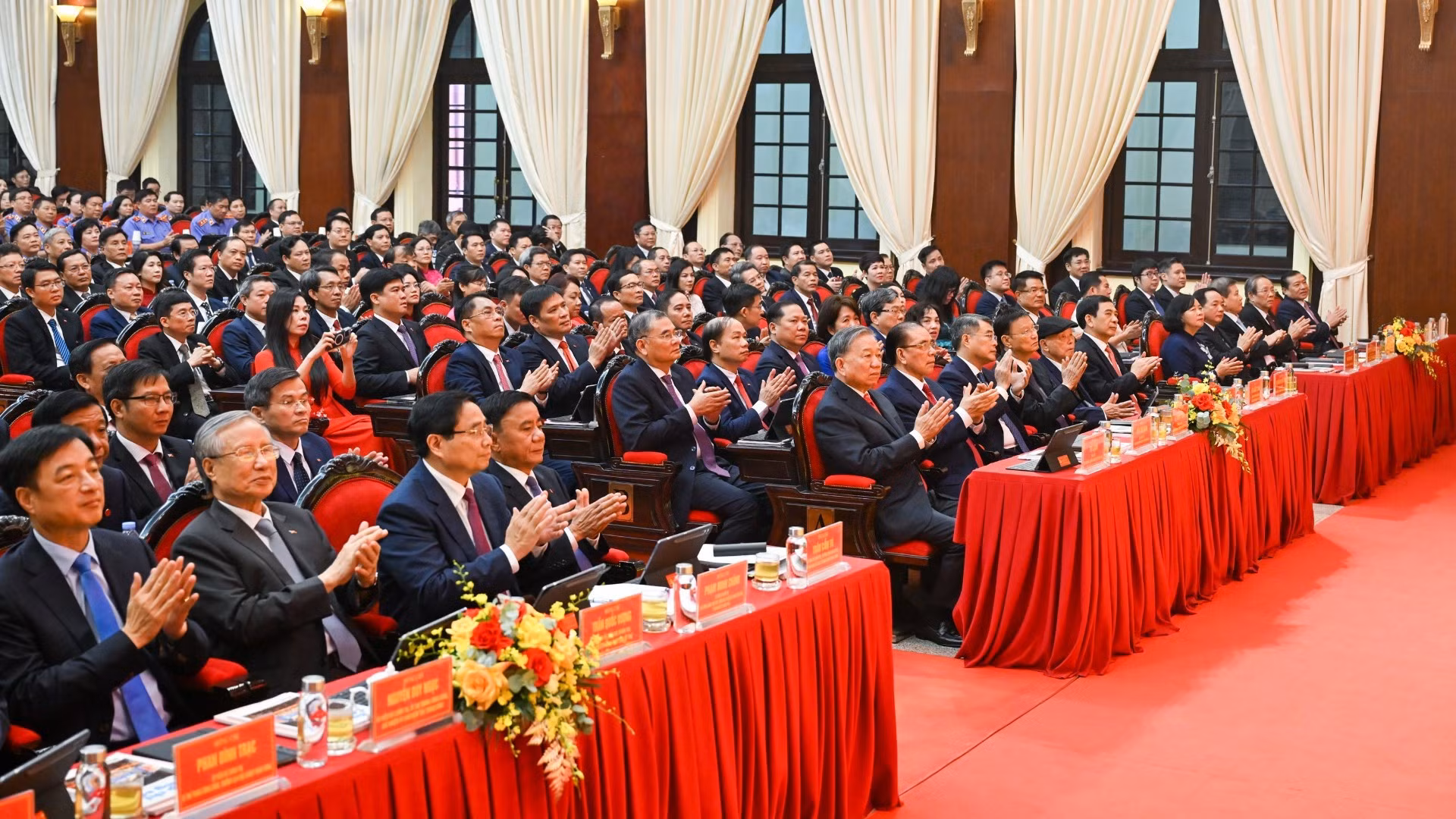 [Foto] Líder partidista vietnamita asiste a primera asamblea partidista de órganos del Comité Central del PCV