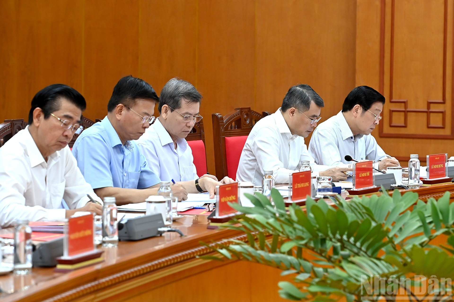 Miembros de la Junta Permanente del Comité Directivo Central para la Lucha contra la Corrupción, el Despilfarro y la Negatividad.