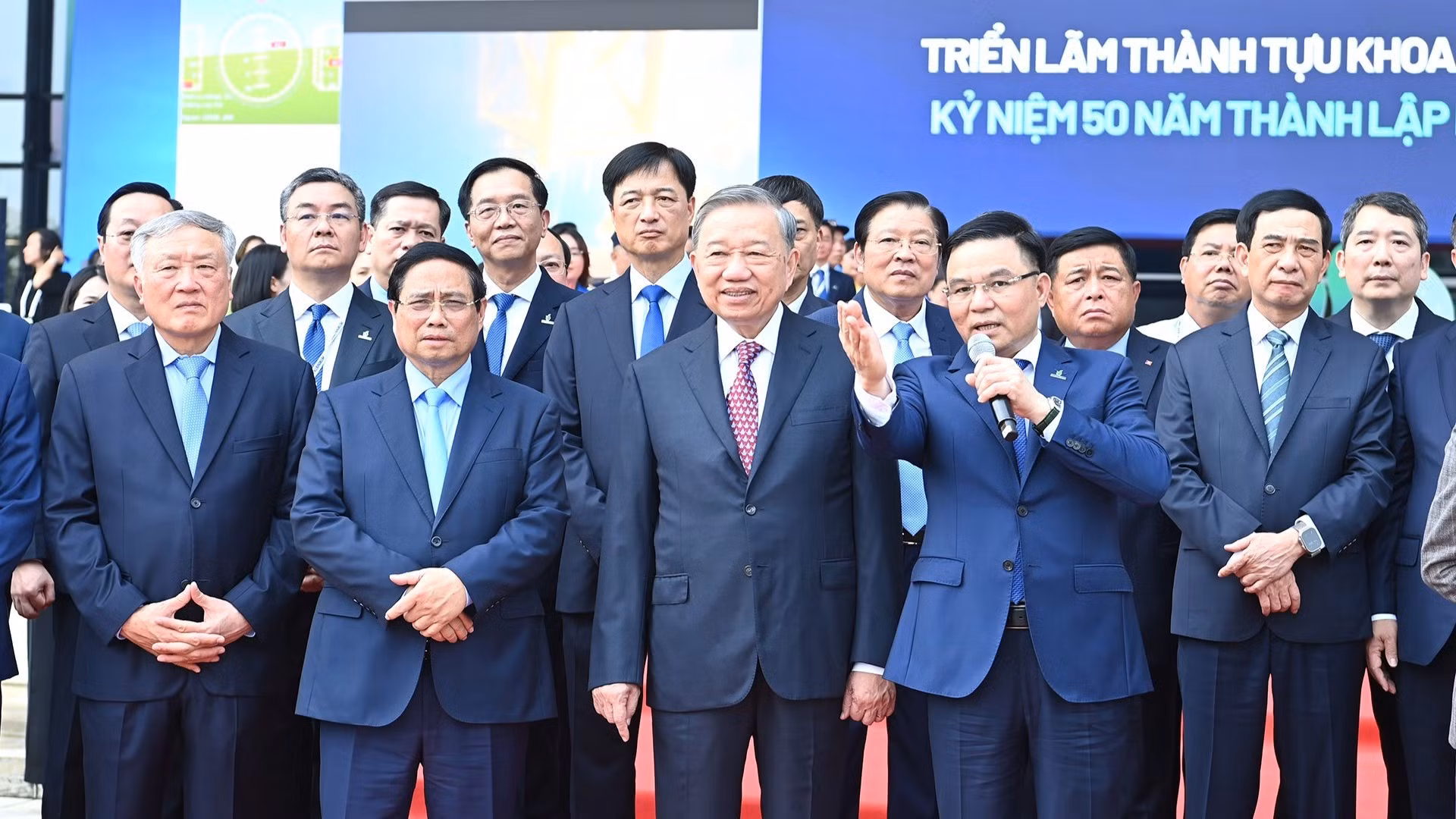 [Foto] Líder partidista vietnamita asiste a conmemoración por 50º aniversario de fundación de Petrovietnam 