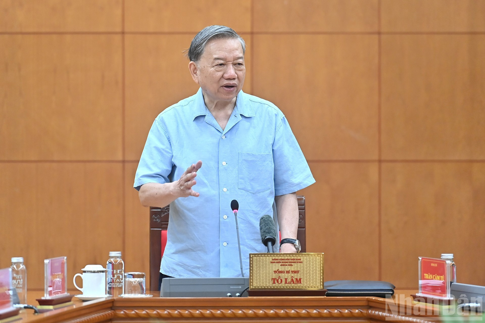 El secretario general del Partido Comunista de Vietnam, To Lam, da las palabras de cierre.