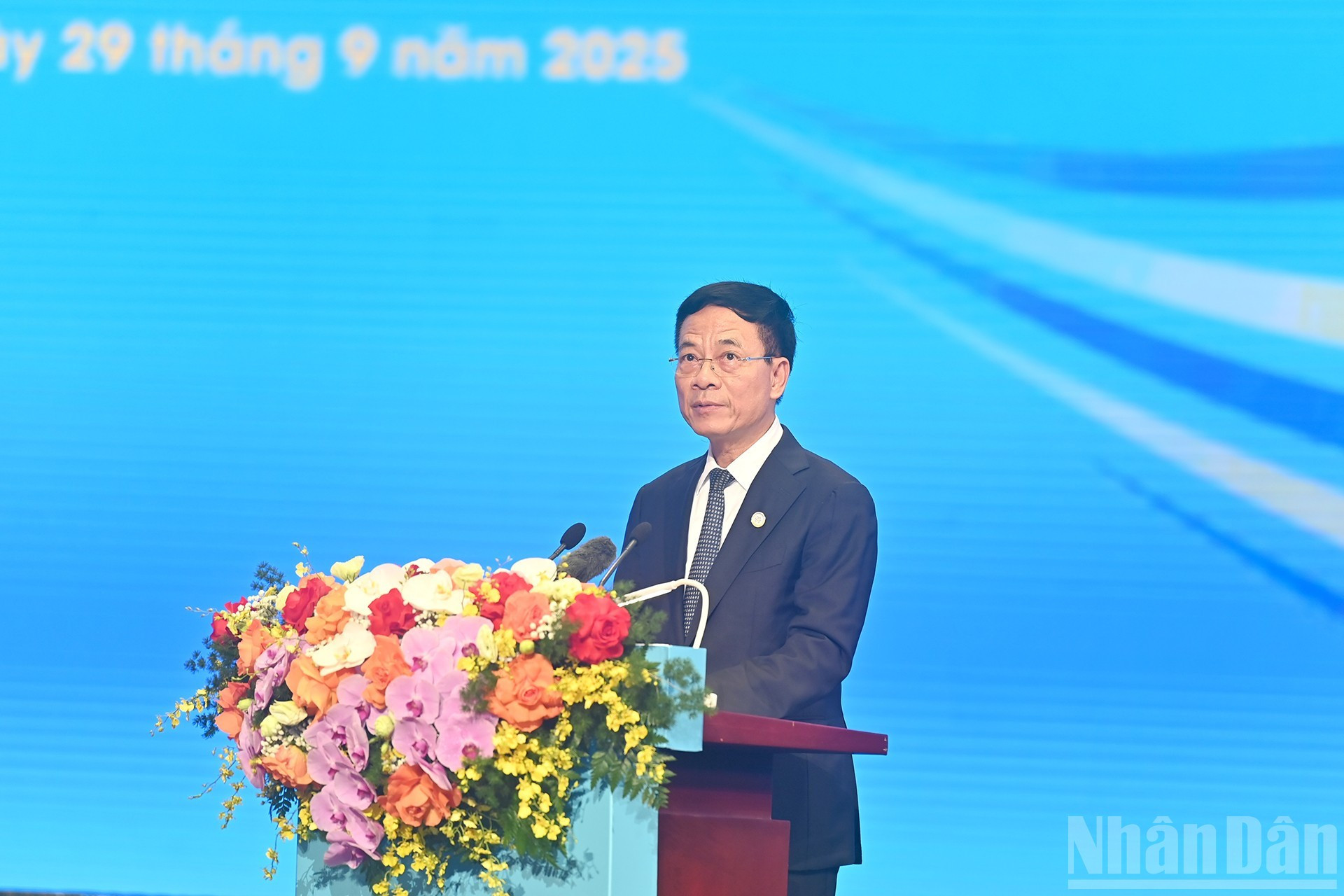 El ministro vietnamita de Ciencia y Tecnología, Nguyen Manh Hung, pronuncia un discurso en la ceremonia.