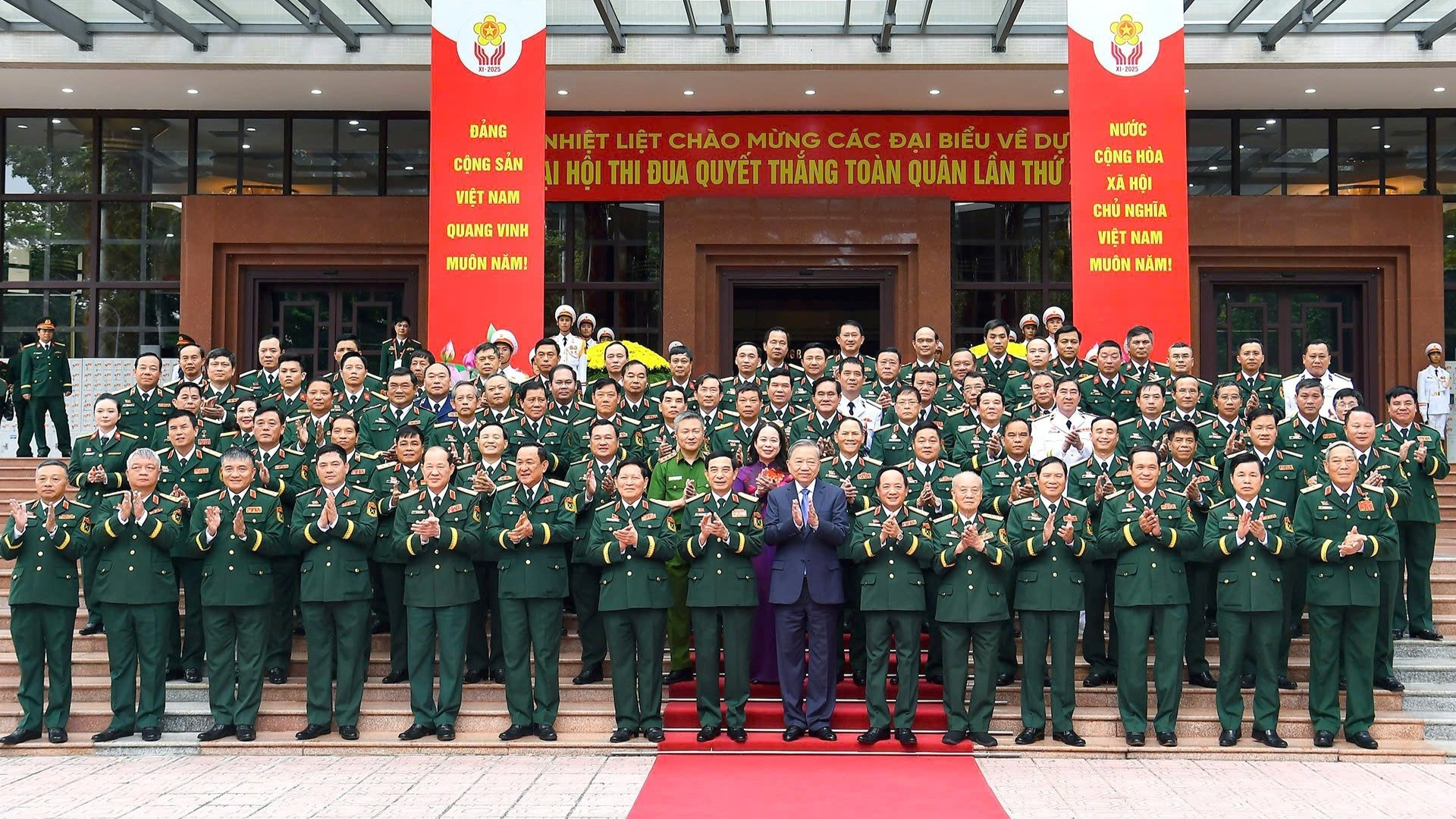 [Foto] Líder partidista asiste al XI Congreso Nacional de Emulación Patriótica del Ejército