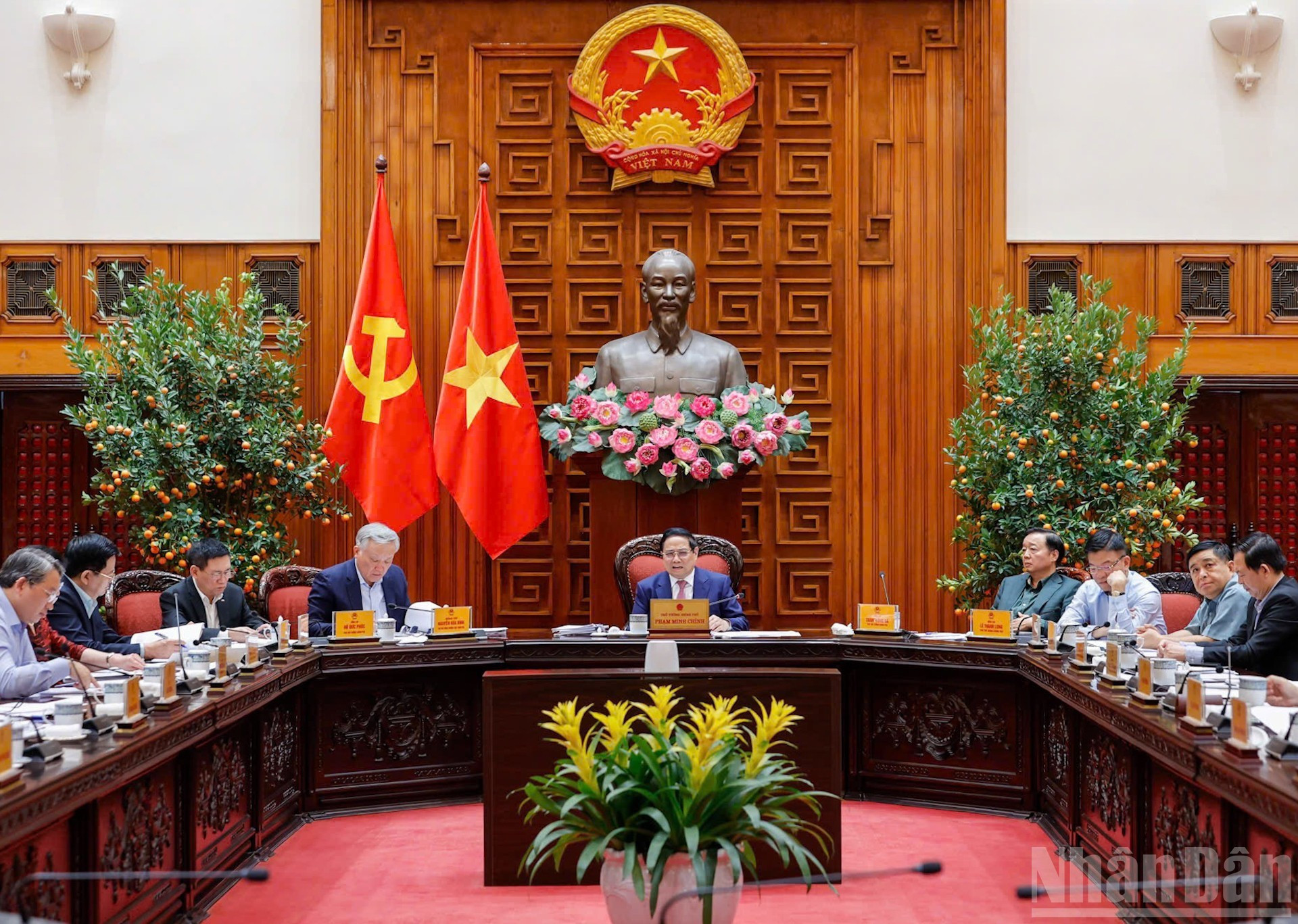 [Foto] Premier vietnamita preside reuniones de la jefatura del Gobierno sobre temas importantes