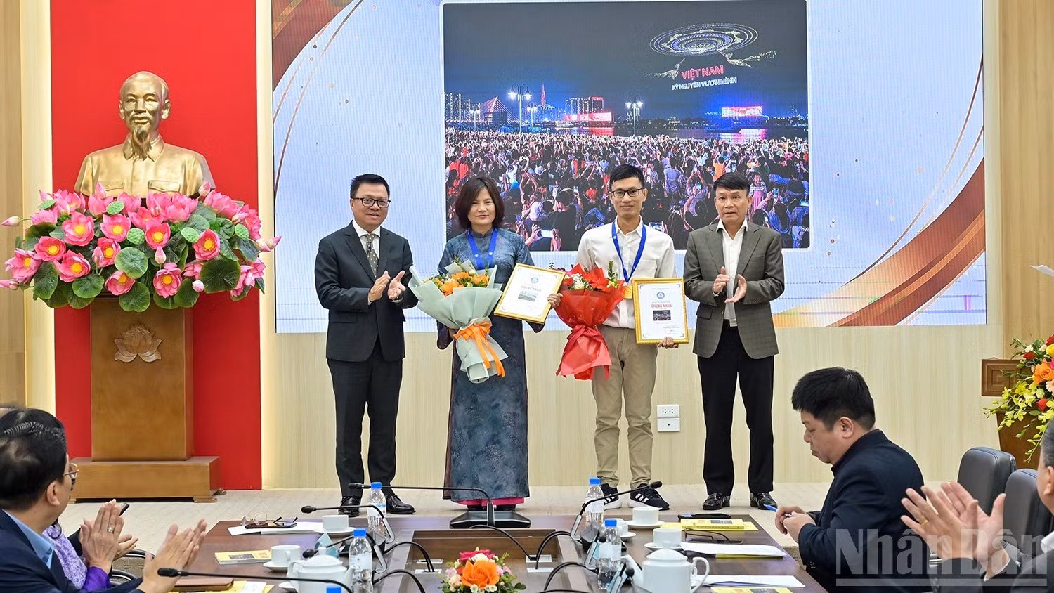 Galardonan a ganadores de concurso fotográfico “Vietnam en el camino de la renovación”