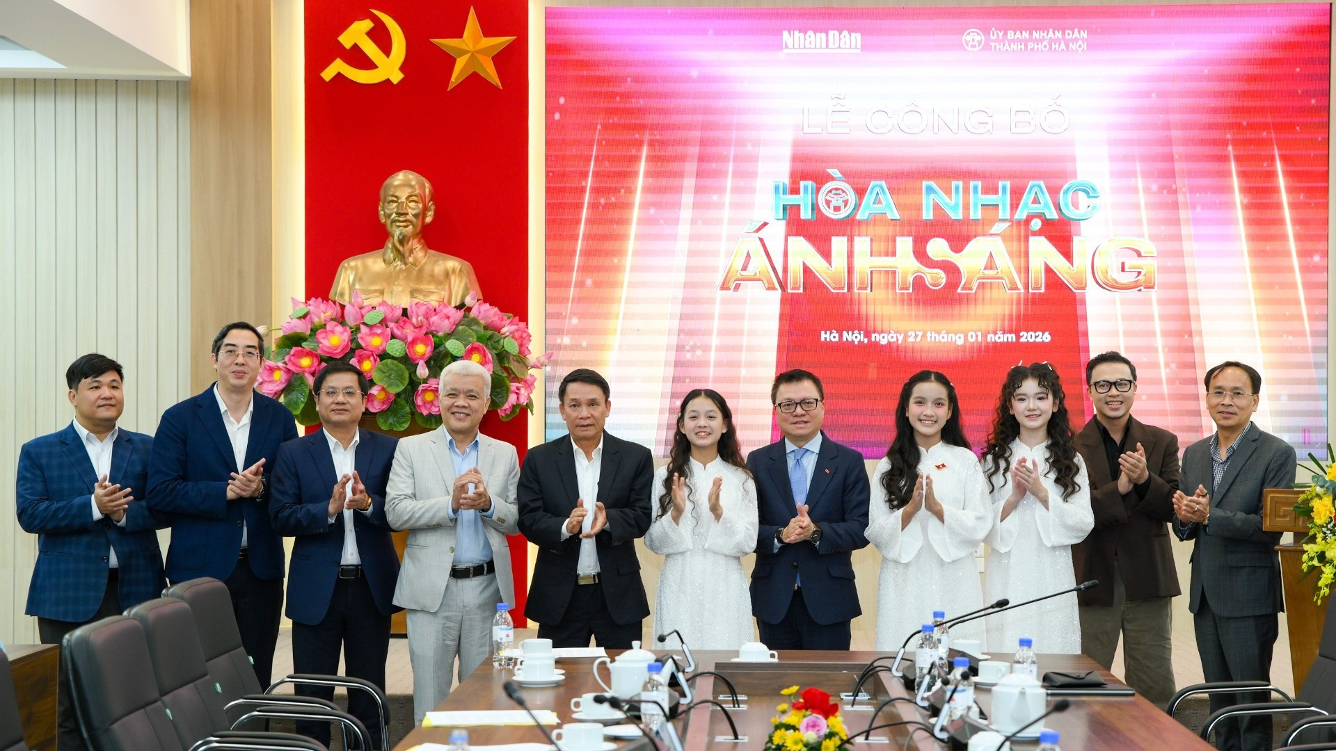 [Foto] Periódico Nhan Dan anuncia programa artístico “Concierto de Luz - Bienvenida al Año Nuevo 2026”