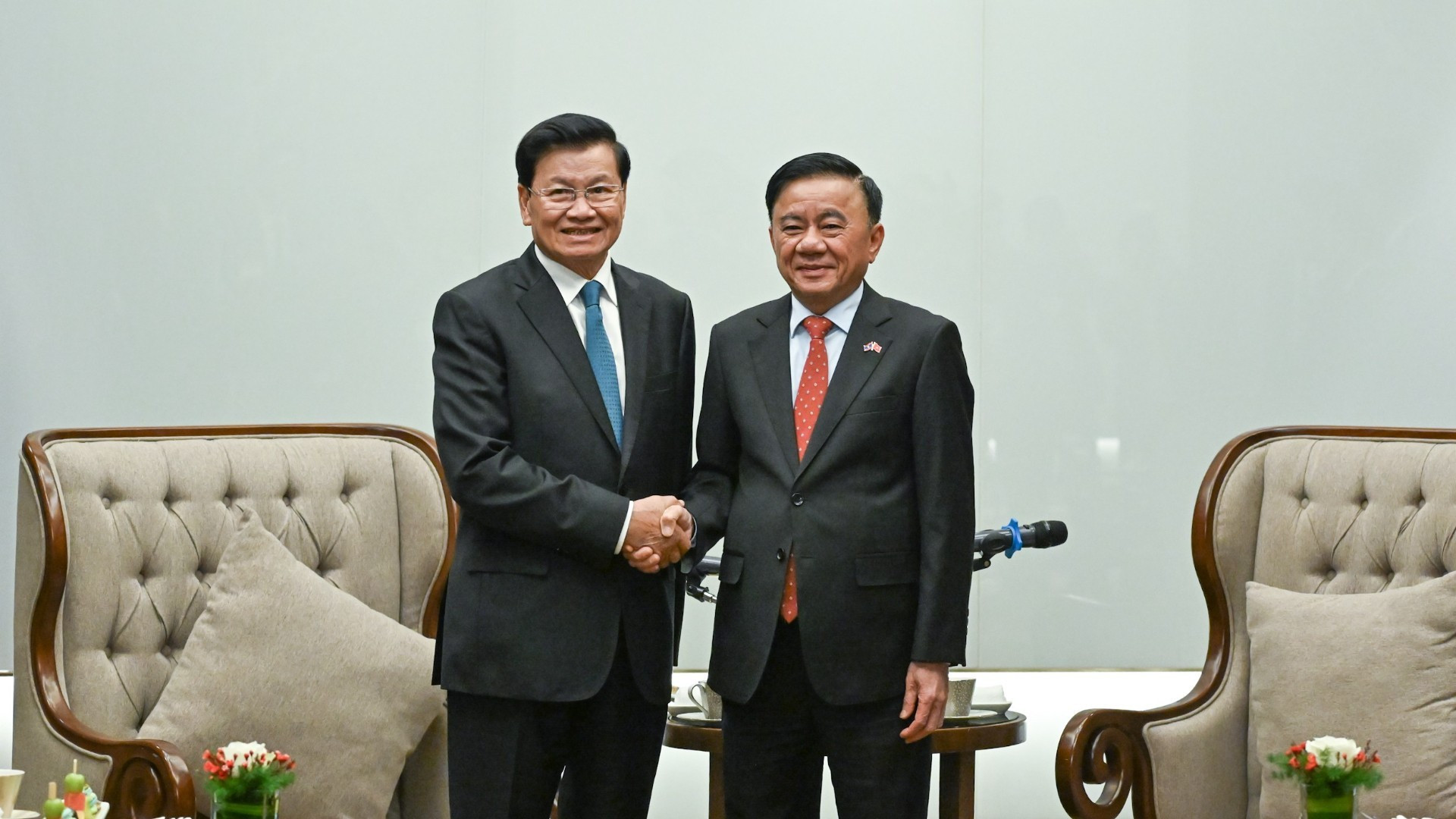 [Foto] Alto funcionario partidista vietnamita preside ceremonia de despedida al líder laosiano