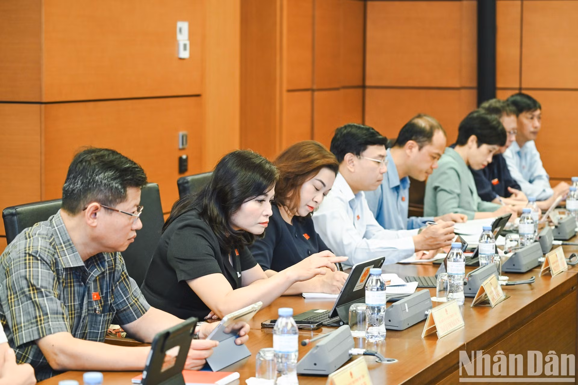 Los diputados de la Asamblea Nacional del Grupo 15 (ciudad de Da Nang y provincia de Phu Tho).