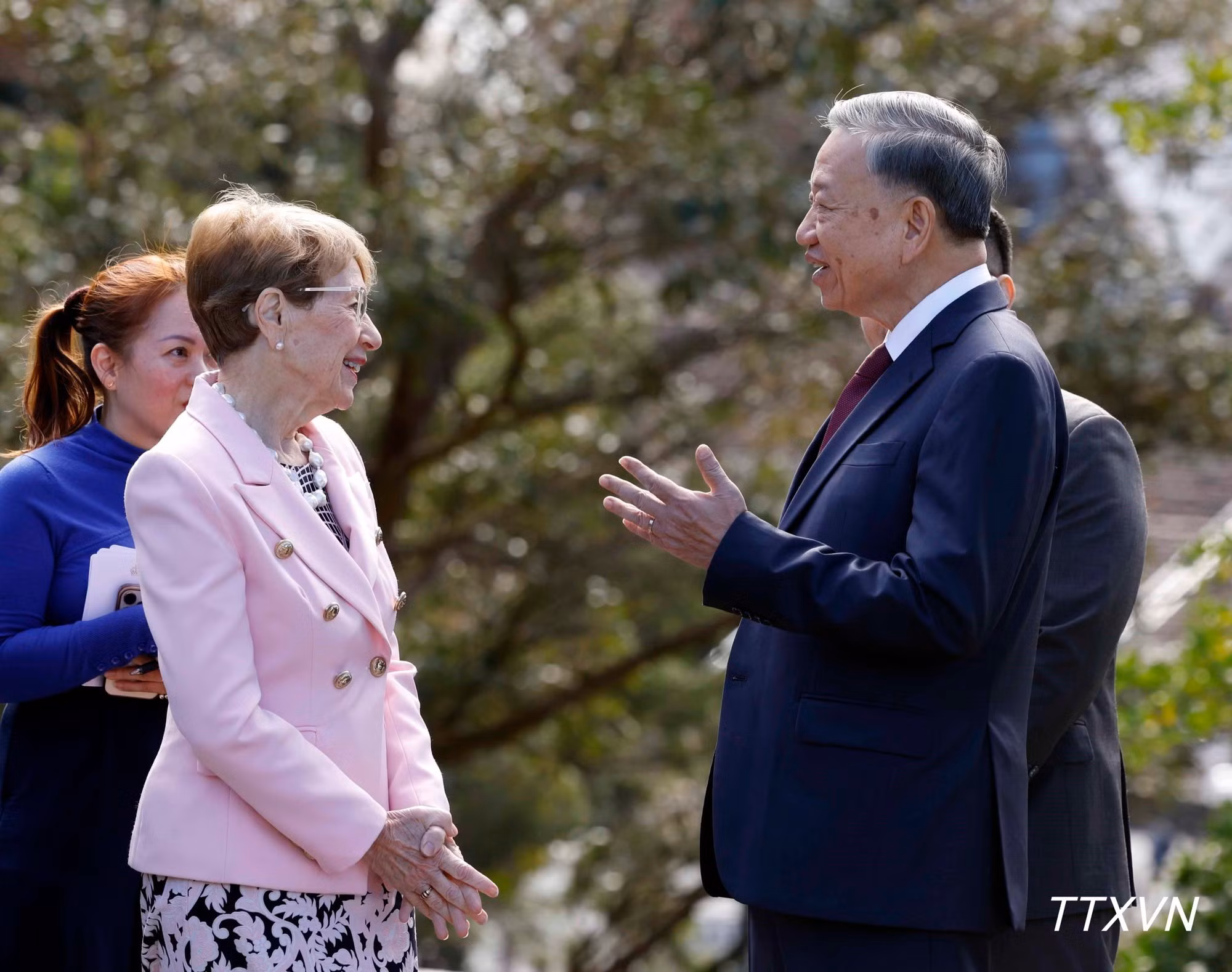 El secretario general del Partido Comunista de Vietnam y presidente del país, To Lam, se reúne con Margaret Beazley, gobernadora de Nueva Gales del Sur. (Foto: VNA)