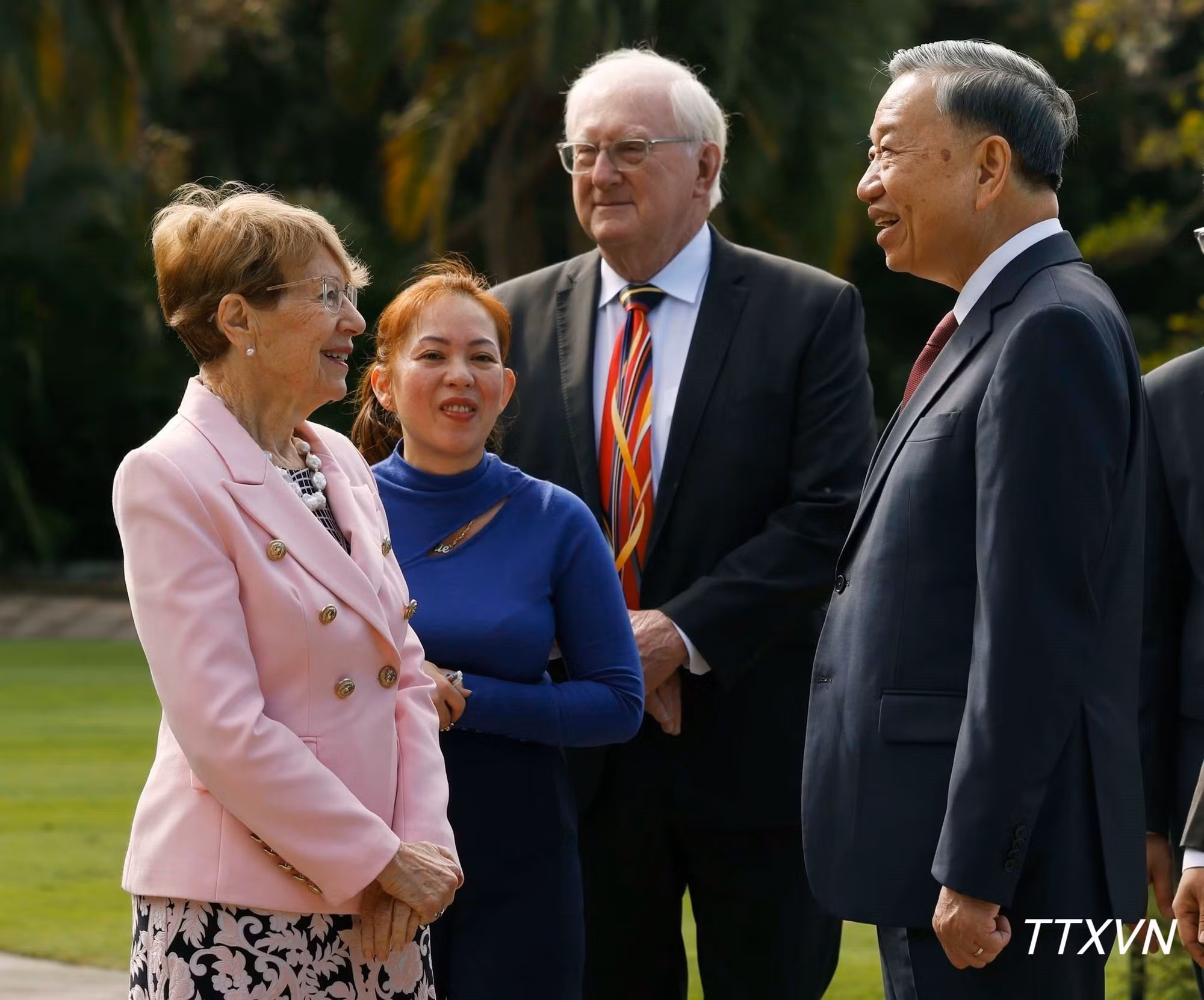 El secretario general del Partido Comunista de Vietnam y presidente del país, To Lam, se reúne con Margaret Beazley, gobernadora de Nueva Gales del Sur. (Foto: VNA)