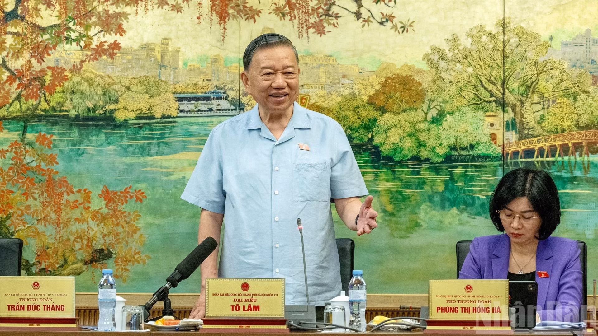 El secretario general del Partido Comunista de Vietnam y presidente del país, To Lam, toma la palabra durante el debate del Grupo 1.
