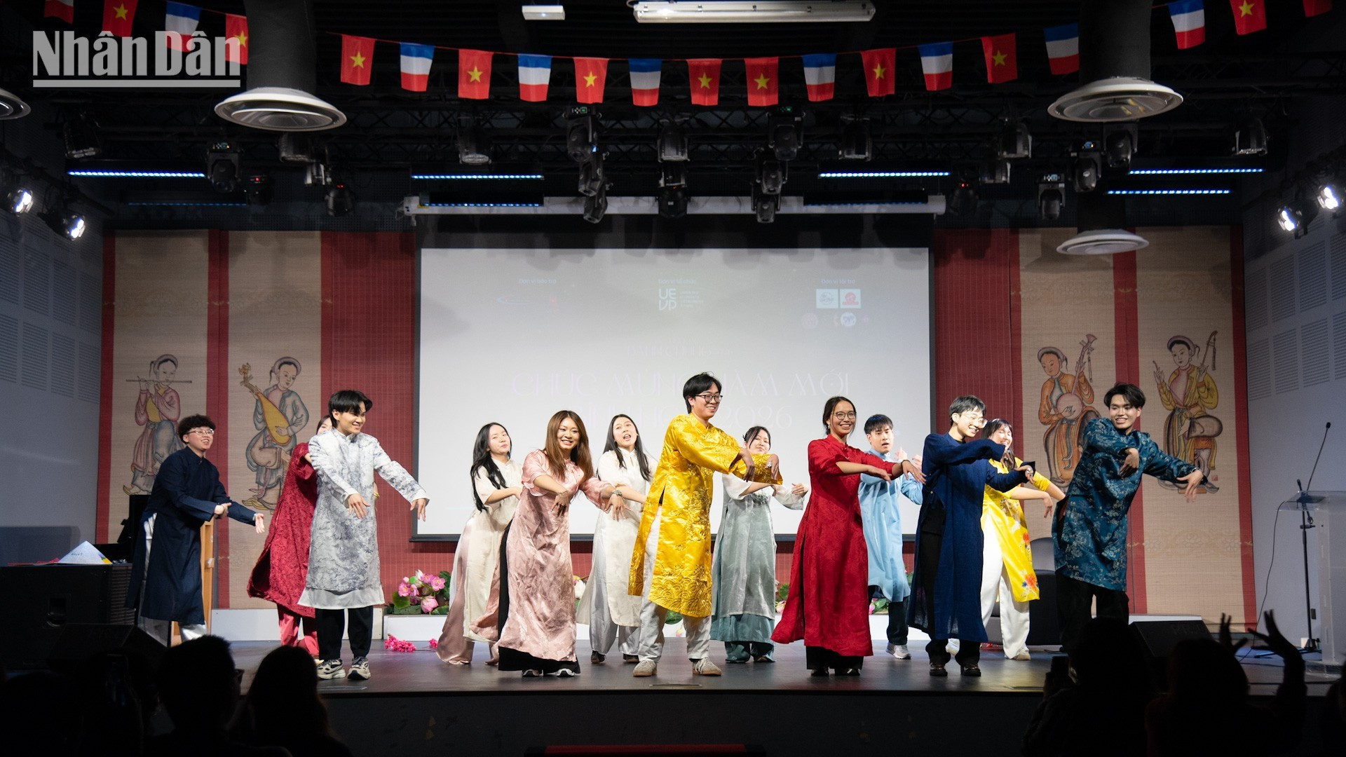 [Foto] Ambiente festivo en Mercado de Primavera de estudiantes vietnamitas en París