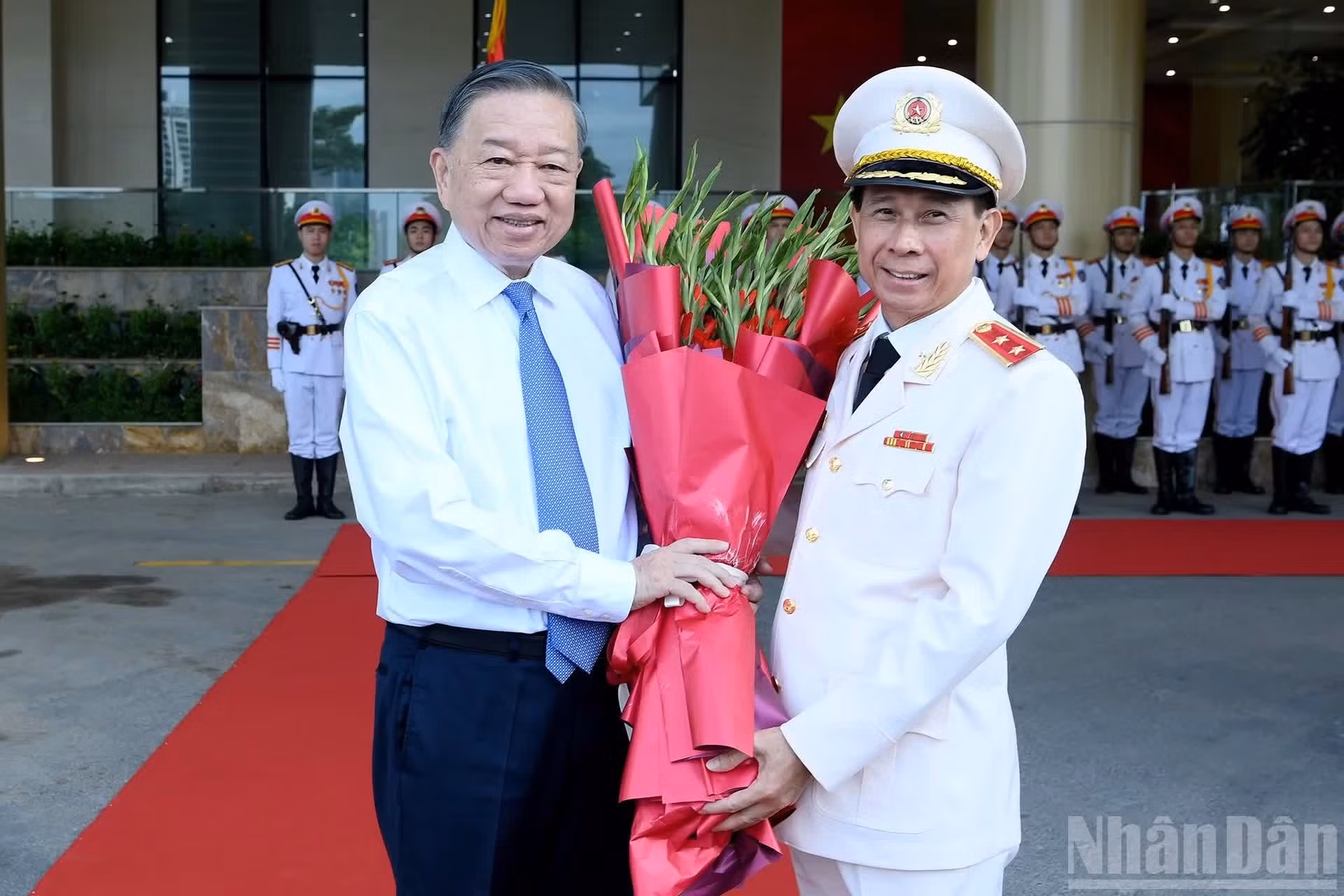Los líderes del Departamento de Técnicas Operativas del Ministerio de Seguridad Pública reciben al secretario general del Partido Comunista y presidente de Vietnam, To Lam.