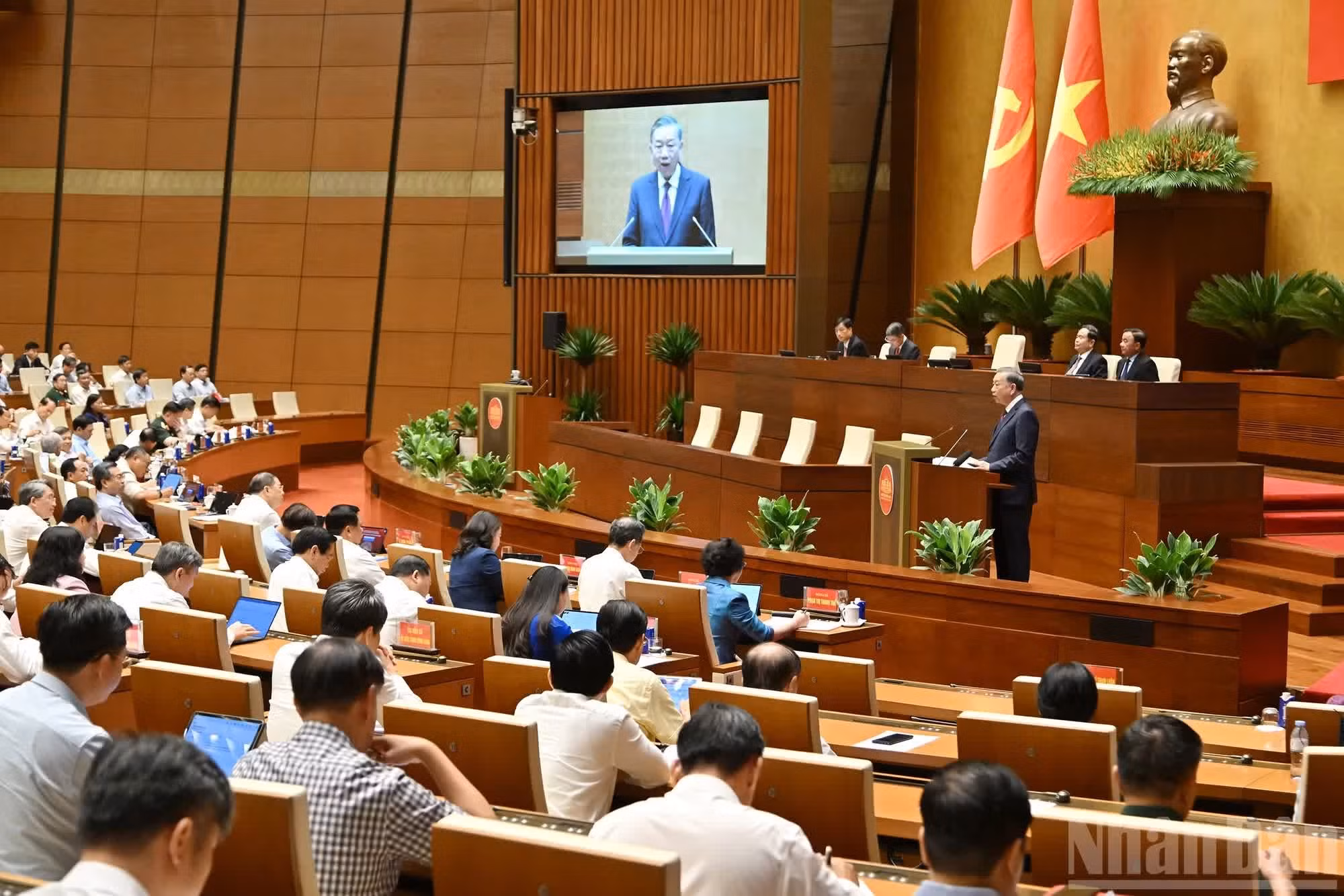 El secretario general del Partido Comunista y presidente de Vietnam, To Lam, interviene en la cita.