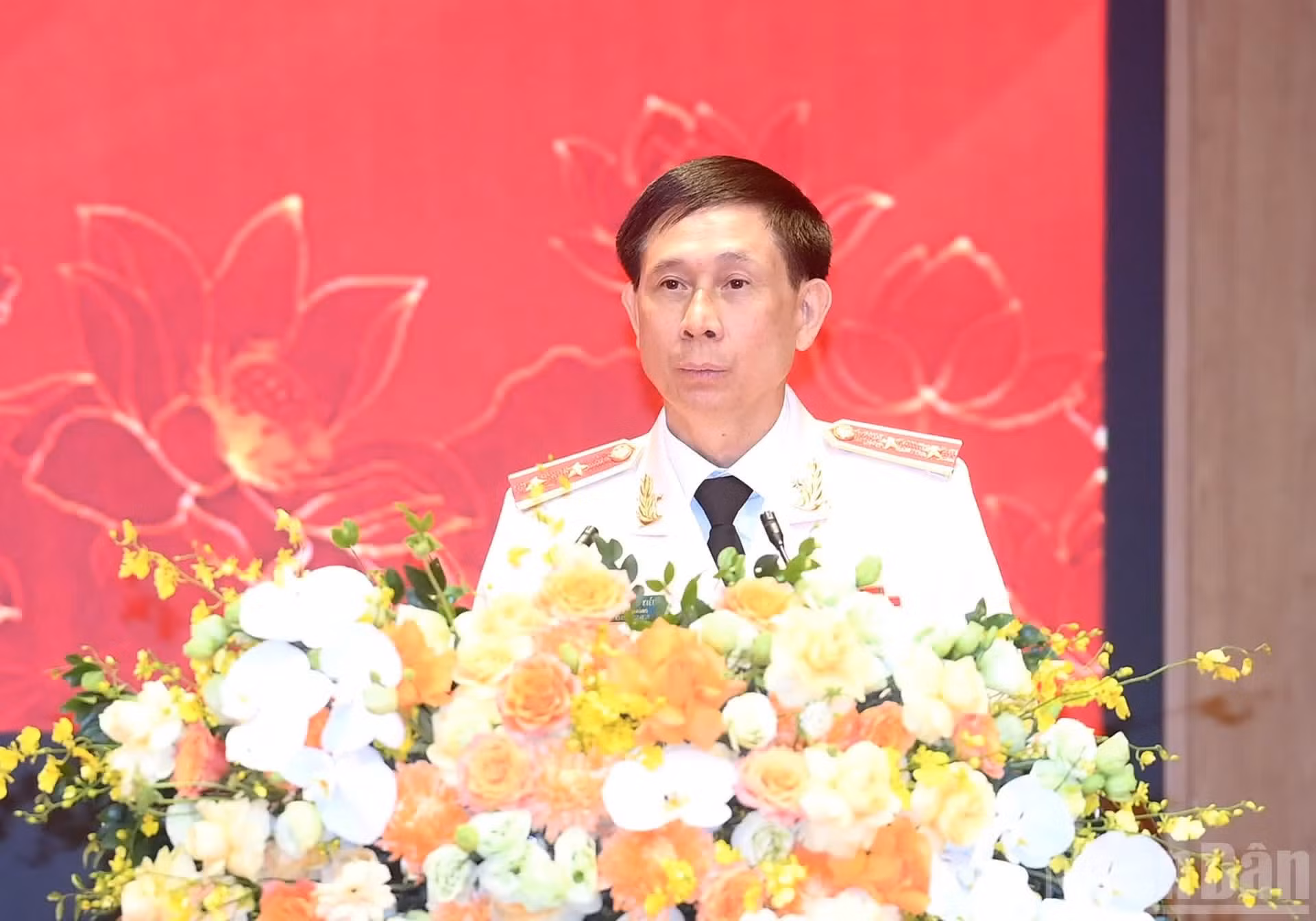 El teniente general Tran Viet Kieu, secretario del Comité del Partido y jefe del Departamento de Técnicas Operativas del Ministerio de Seguridad Pública, habla en la cita.