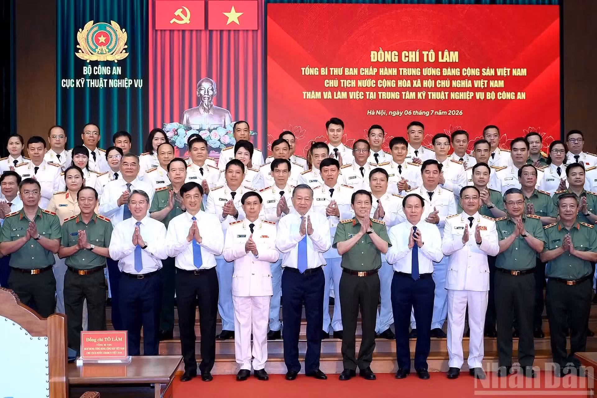 El secretario general del Partido Comunista y presidente de Vietnam, To Lam, y los delegados.