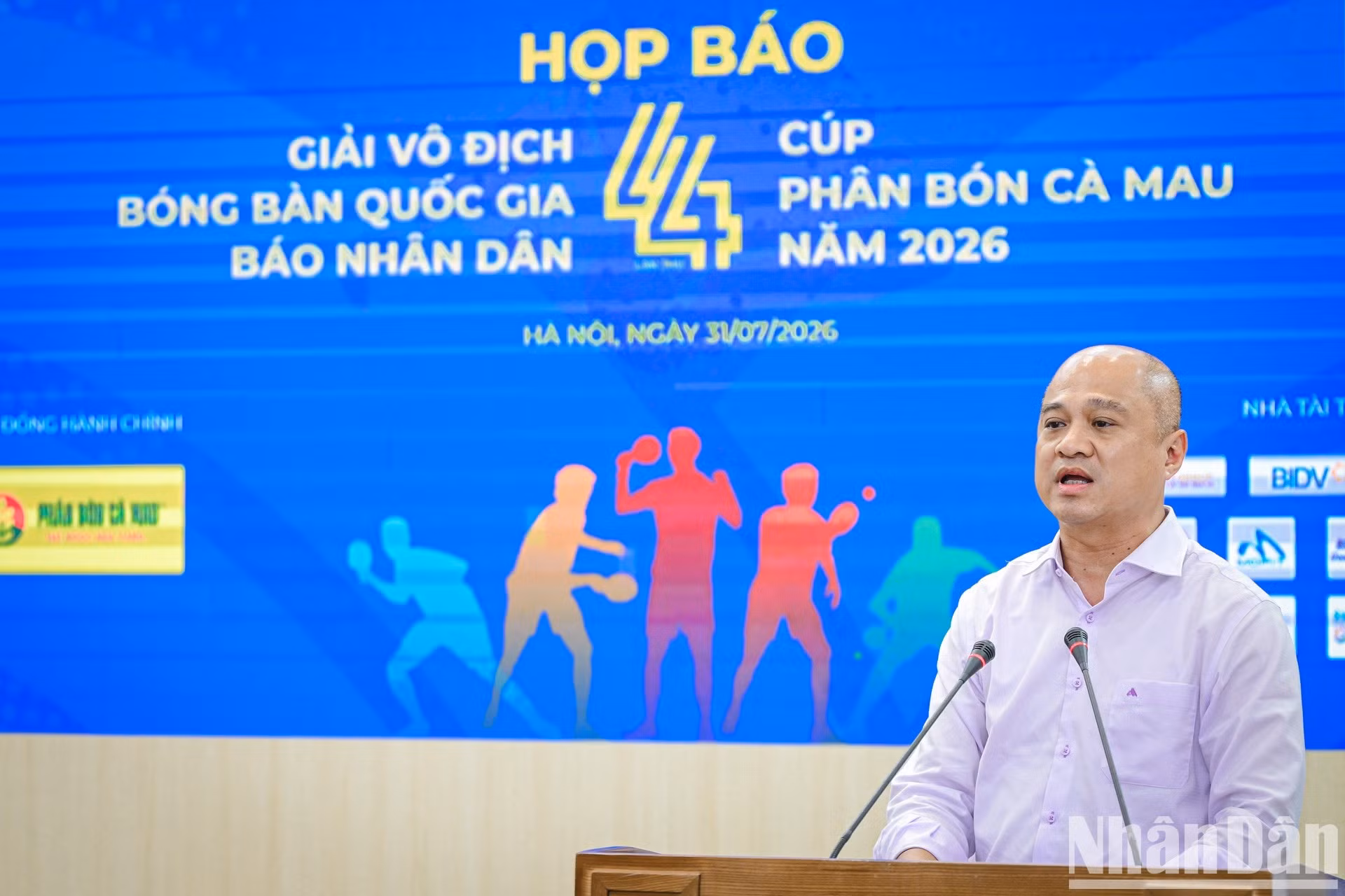 Phan Anh Tuan, responsable de la disciplina de tenis de mesa de la Agencia de Educación Física y Deportes, pronuncia un discurso.