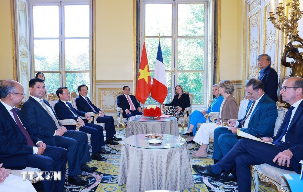 [Foto] Premier vietnamita se reúne con presidenta de Asamblea Nacional francesa