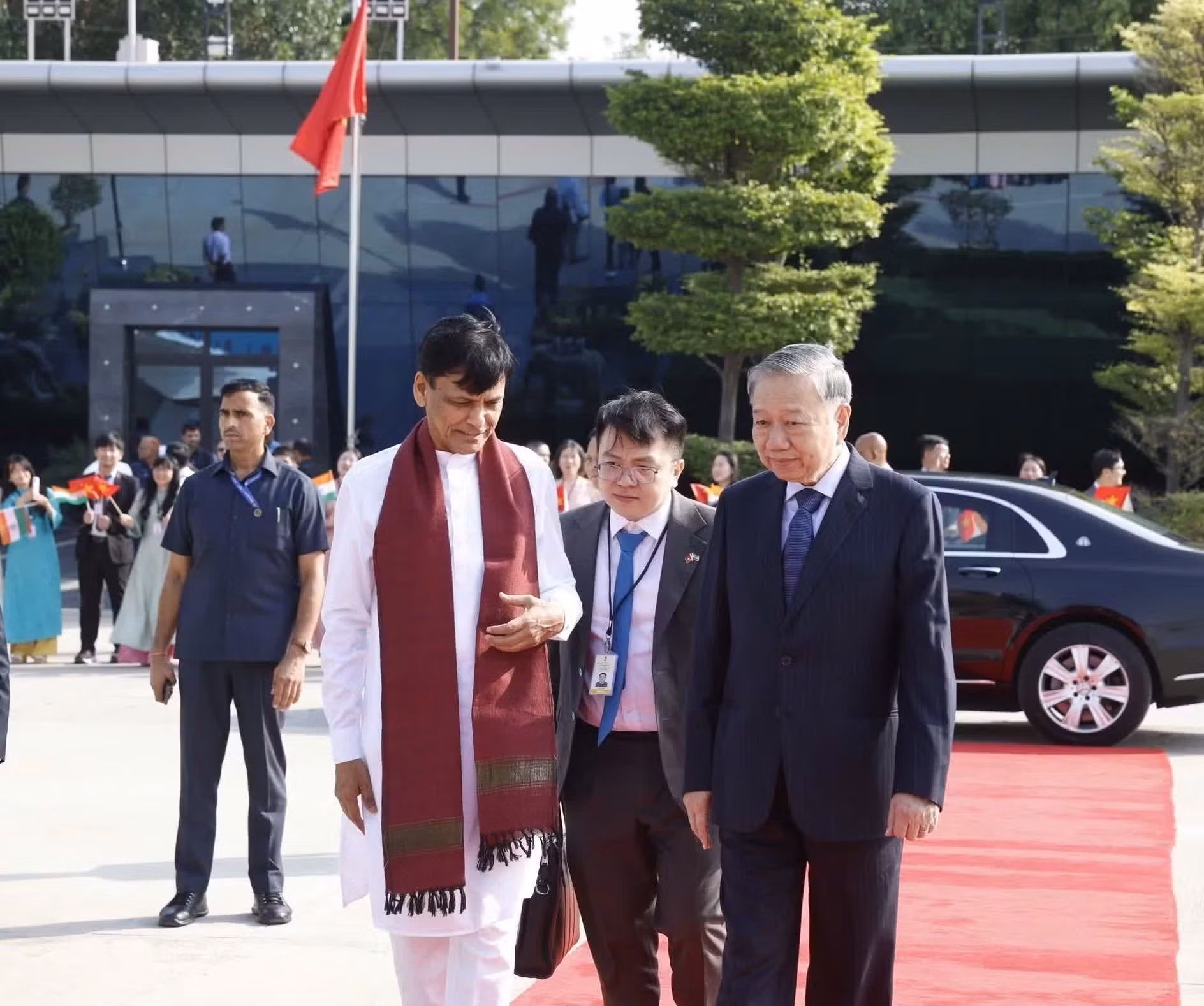 [Foto] Máximo dirigente vietnamita parte de Nueva Delhi rumbo hacia Bombay
