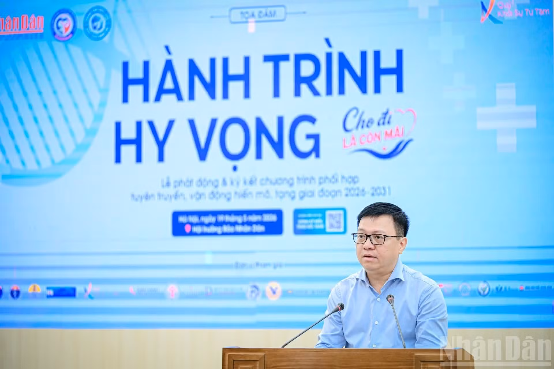 Le Quoc Minh, miembro del Comité Central del Partido Comunista, presidente-editor de Nhan Dan, subjefe de la Comisión de Propaganda y Movilización de Masas y presidente de la Asociación de Periodistas de Vietnam, habla en la cita.