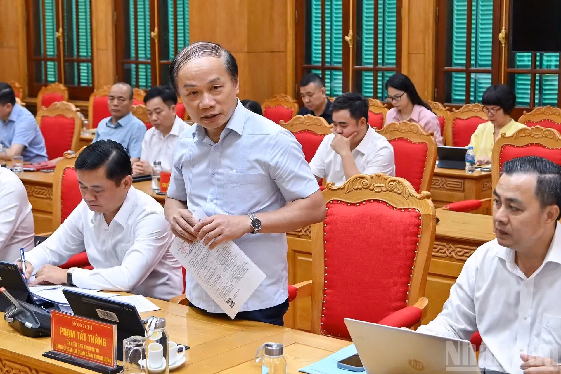 Pham Tat Thang, subjefe de Buró Permanente de la Comisión de Propaganda y Movilización de Masas del Comité Central del PCV, habla en la cita.
