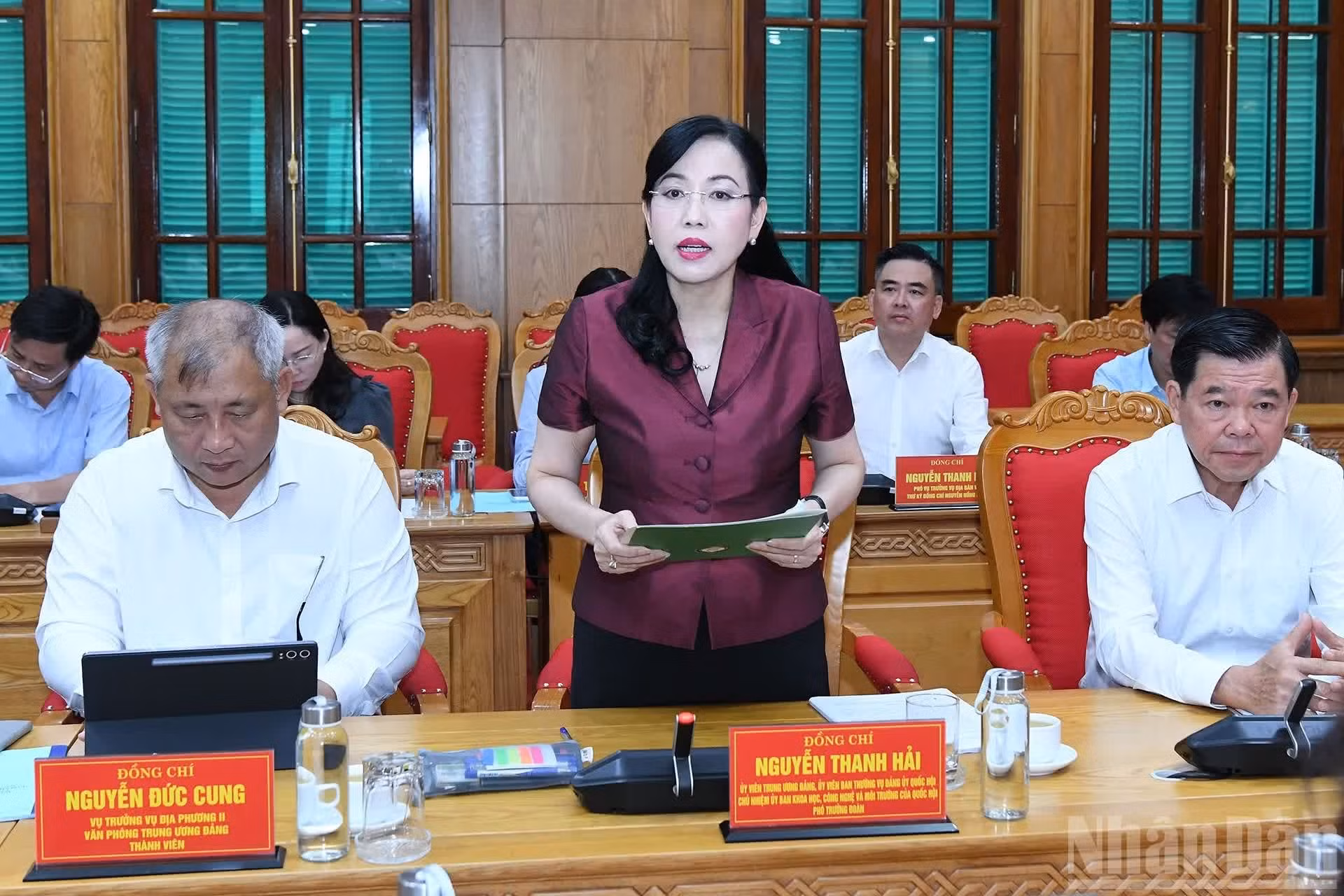 Nguyen Thanh Hai, jefe de la Comisión de Ciencia, Tecnología y Medio Ambiente de la Asamblea Nacional y subjefe del equipo de inspección y supervisión N.º 11, presenta un resumen de los resultados de la inspección.