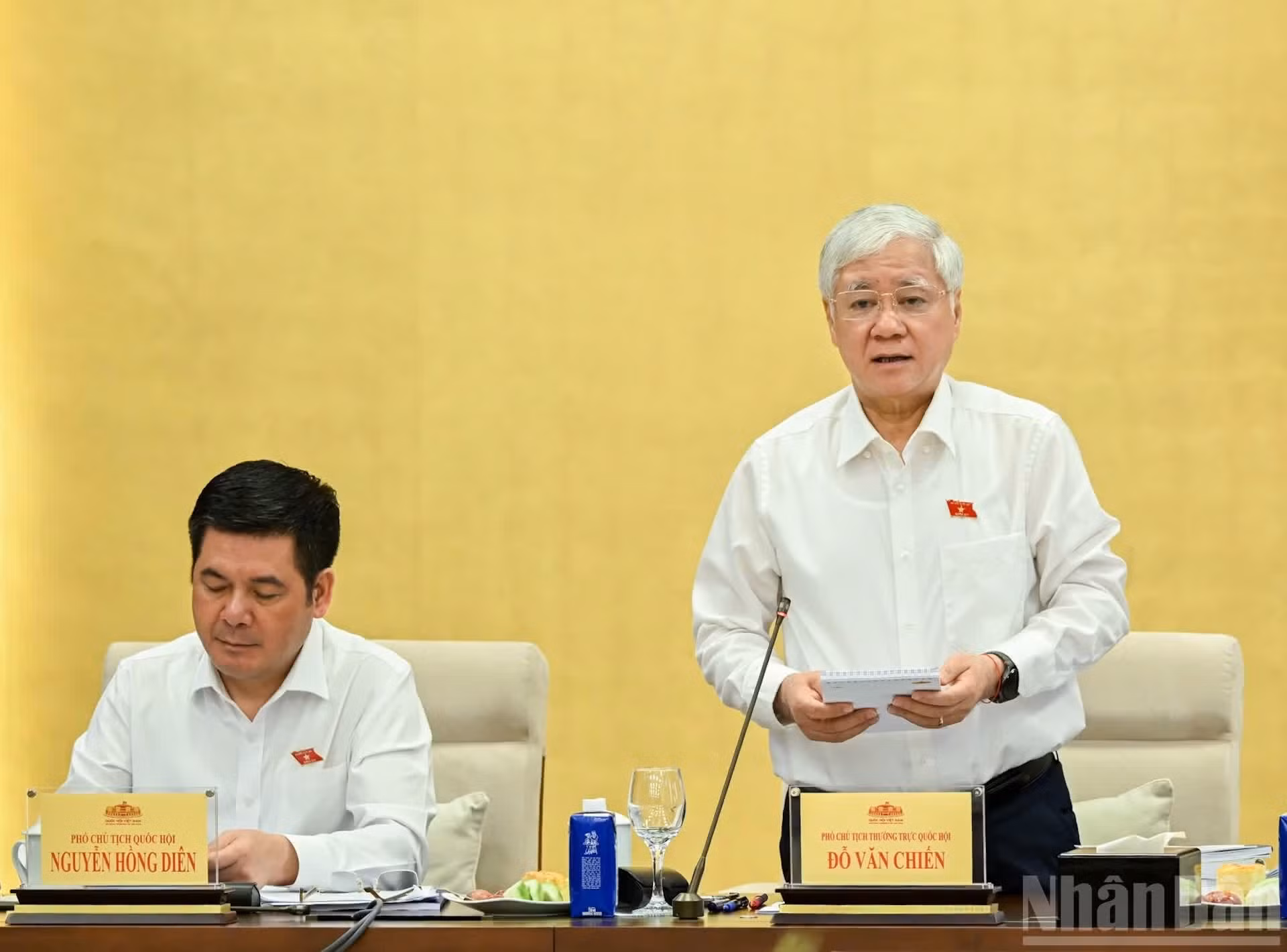El vicepresidente permanente de la Asamblea Nacional vietnamita, Do Van Chien, jefe del Comité Directivo de la Asamblea Nacional para la transformación digital, habla en la sesión de trabajo. (Foto: Duy Linh)
