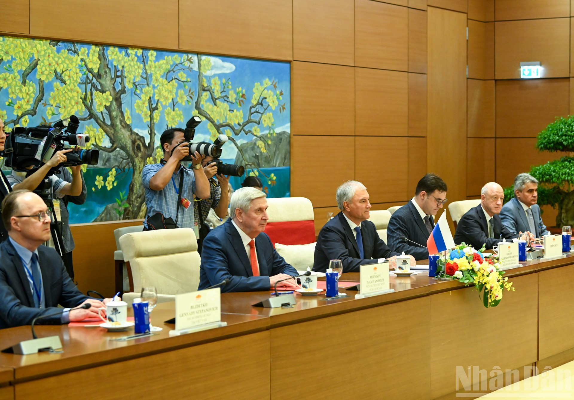 Vyacheslav Volodin y delegados de la Duma Estatal de la Asamblea Federal de Rusia en la reunión. Vyacheslav Volodin y delegados de la Duma Estatal de la Asamblea Federal de Rusia en la reunión.