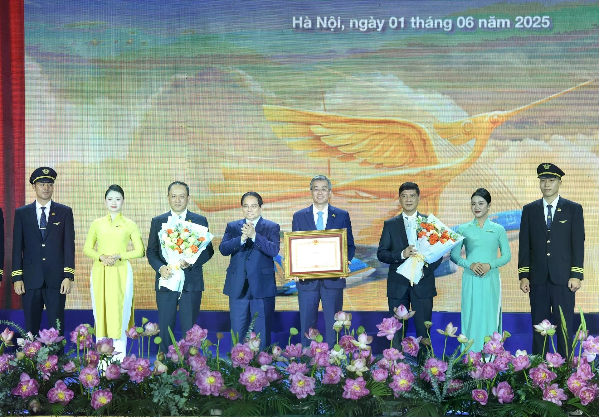 [Foto] Primer ministro asiste a ceremonia por 30º aniversario de Corporación de Aviación de Vietnam