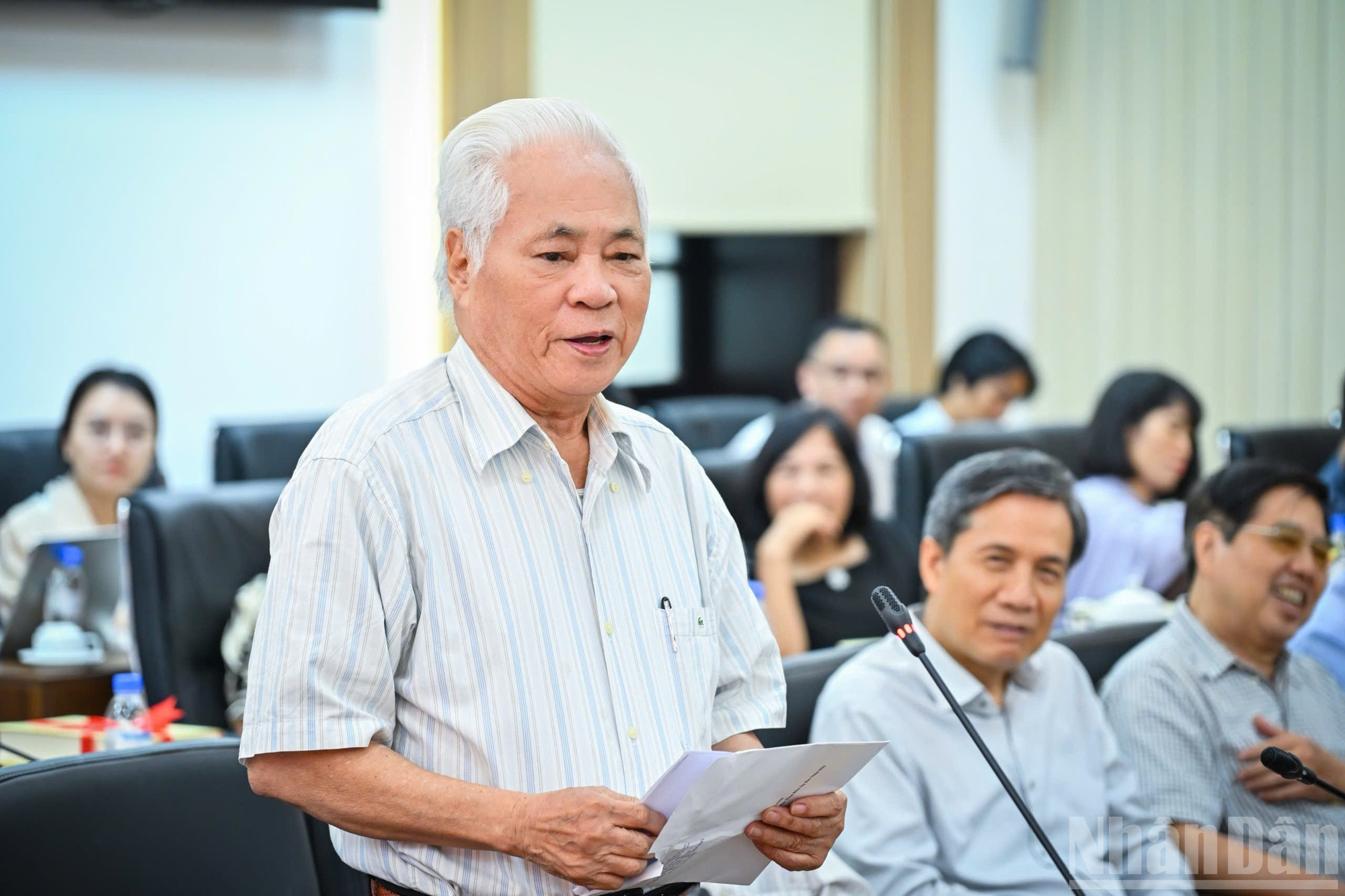 Nguyen Duc Luong, exvicepresidente-editor de Nhan Dan, recuerda experiencias compartidas con Ha Dang durante sus años de trabajo en el periódico. Nguyen Duc Luong, exvicepresidente-editor de Nhan Dan, recuerda experiencias compartidas con Ha Dang durante sus años de trabajo en el periódico.