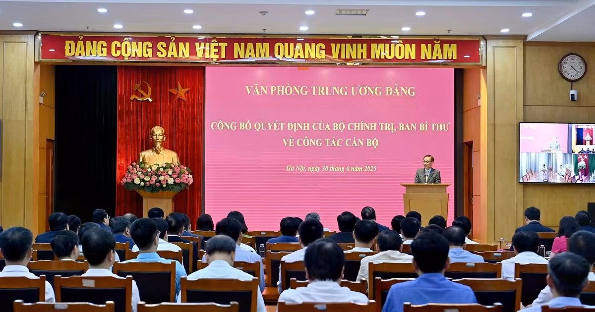 [Foto] Oficina del Comité Central del PCV anuncia decisiones del Buró Político y del Secretariado sobre trabajo de personal