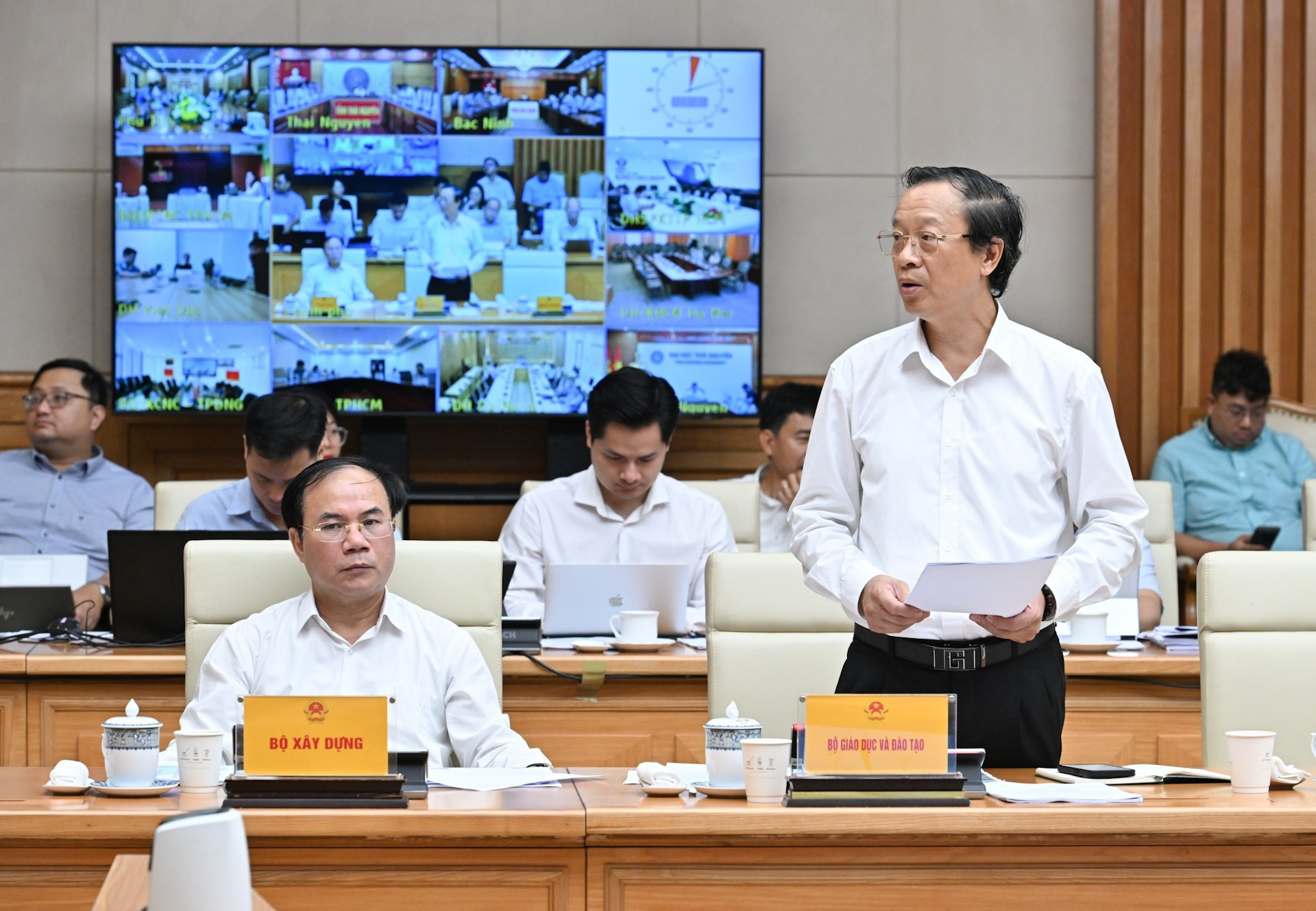 El viceministro de Educación y Formación Pham Ngoc Thuong interviene en la reunión. (Foto: VNA)