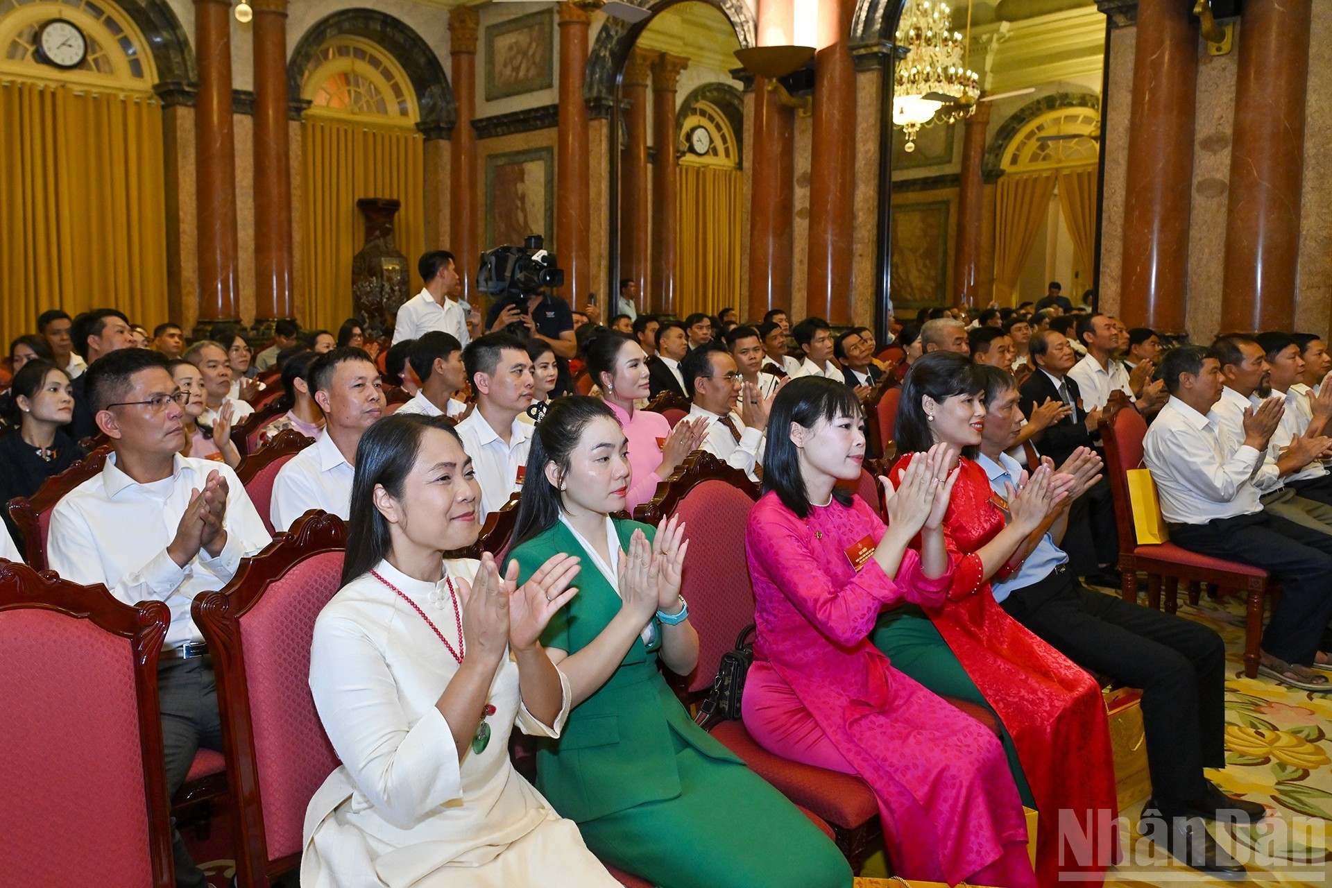 Destacados artesanos en el encuentro.
