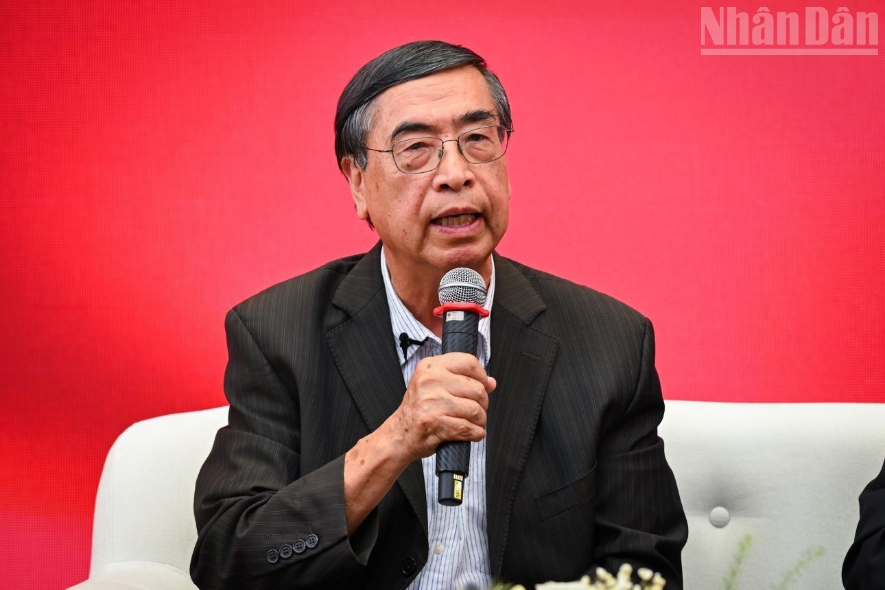 Nguyen Phu Binh, exviceministro de Relaciones Exteriores y exembajador de Vietnam en Corea del Sur y Japón. Nguyen Phu Binh, exviceministro de Relaciones Exteriores y exembajador de Vietnam en Corea del Sur y Japón.