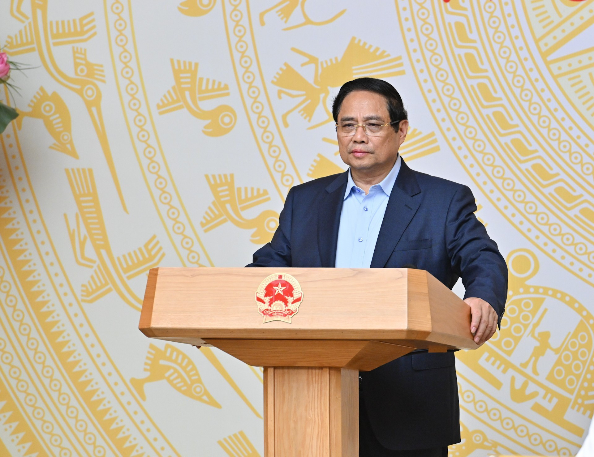 El primer ministro Pham Minh Chinh pronuncia un discurso en la reunión. (Foto: VNA)