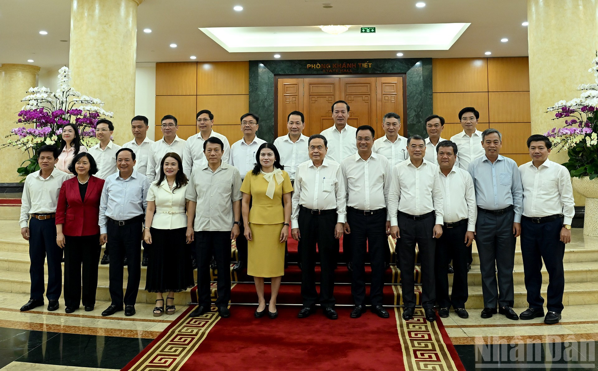 El presidente de la ANV, Tran Thanh Man, junto con miembros del Buró Político, el Secretariado y los delegados en la reunión con la Junta Permanente del Comité del Partido de Quang Tri. El presidente de la ANV, Tran Thanh Man, junto con miembros del Buró Político, el Secretariado y los delegados en la reunión con la Junta Permanente del Comité del Partido de Quang Tri.