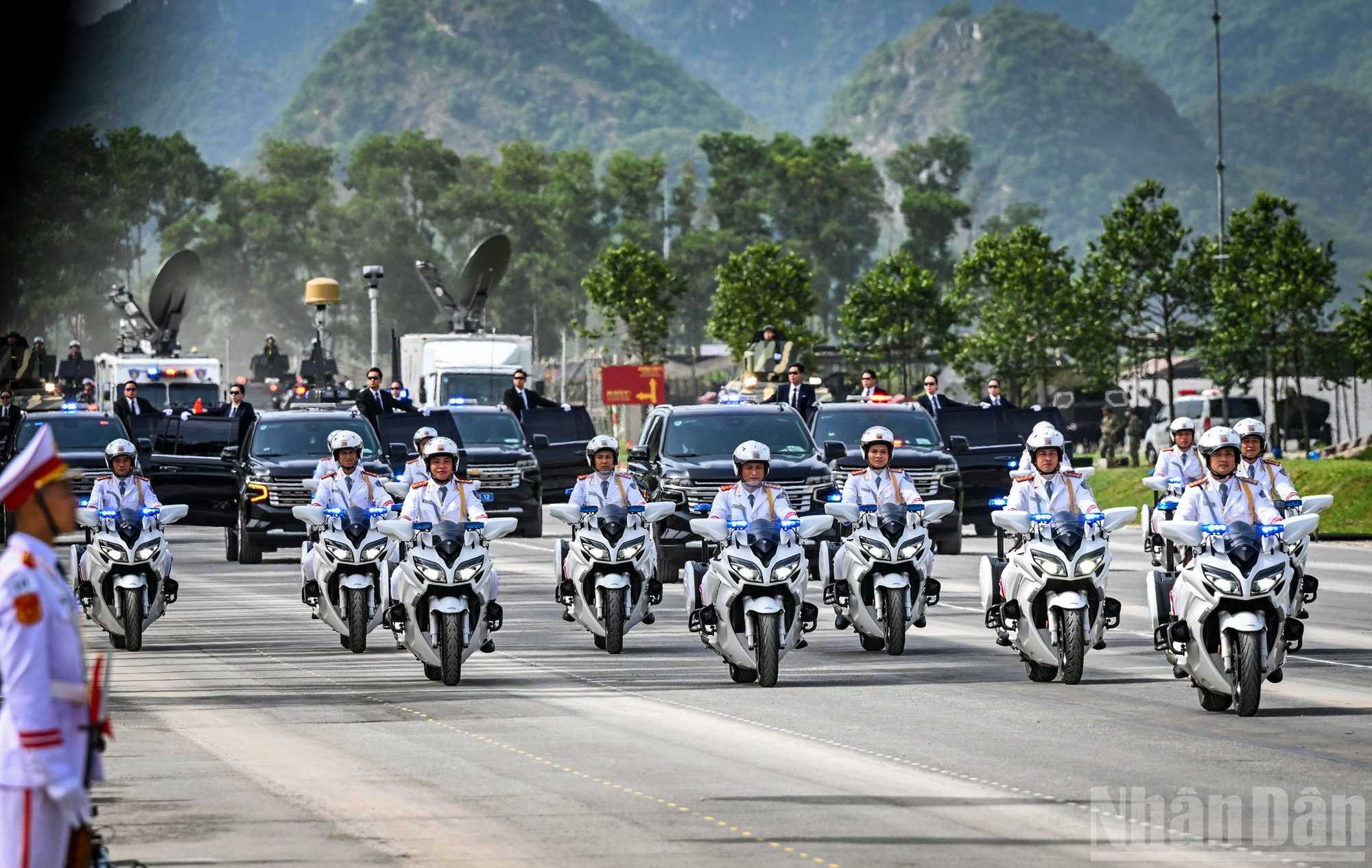 El segundo ensayo general del desfile militar y cívico por el Día Nacional concluye satisfactoriamente. El segundo ensayo general del desfile militar y cívico por el Día Nacional concluye satisfactoriamente.