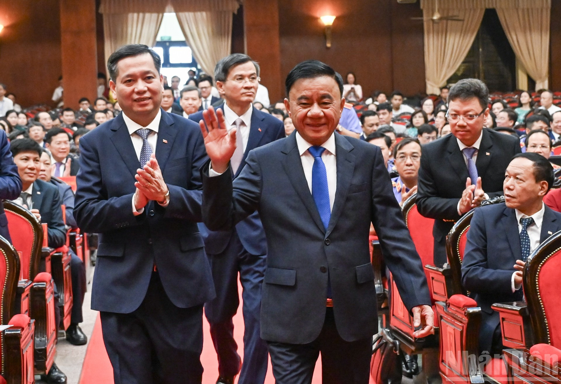 Tran Cam Tu, miembro del Buró Político, permanente del Secretariado y secretario del Comité partidista de los órganos del CC del PCV.