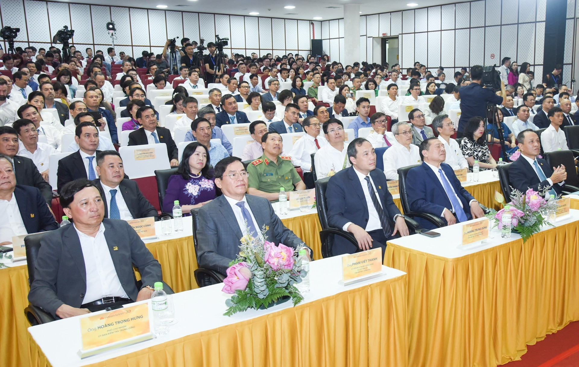 Delegados presentes en la ceremonia.