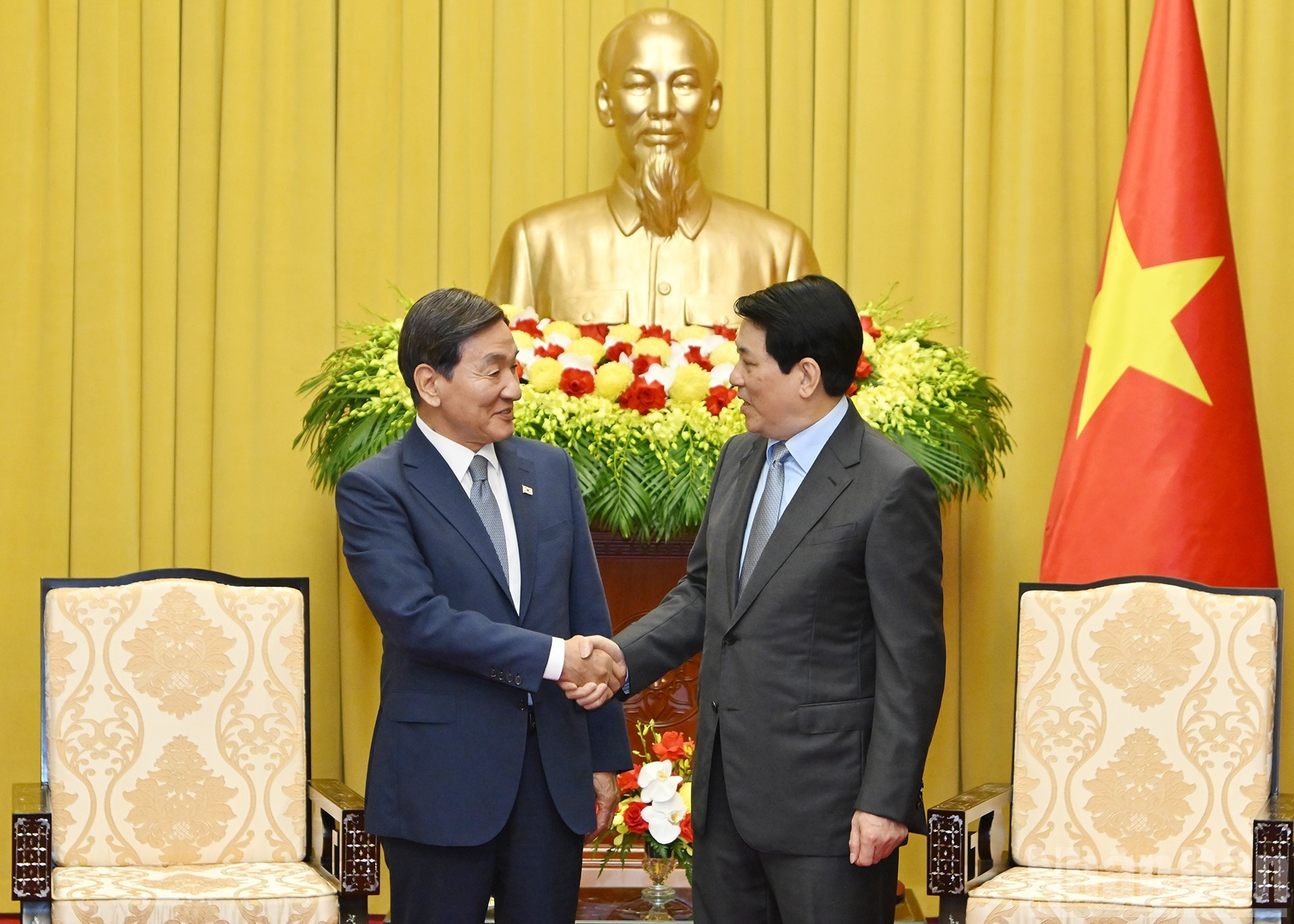 El presidente Luong Cuong recibe a Park Chang Dal, enviado especial del presidente de Corea del Sur.