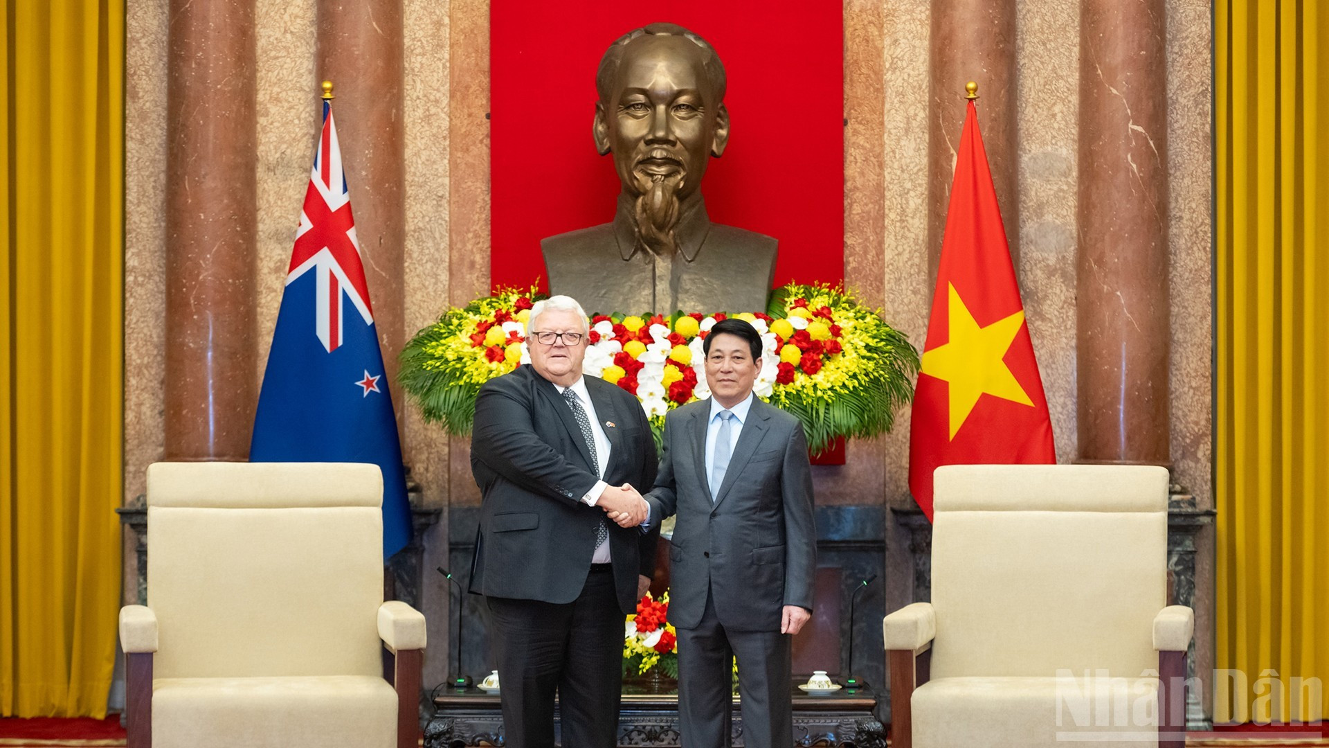 El presidente de Vietnam, Luong Cuong, y el titular del Parlamento de Nueva Zelanda, Gerry Brownlee.