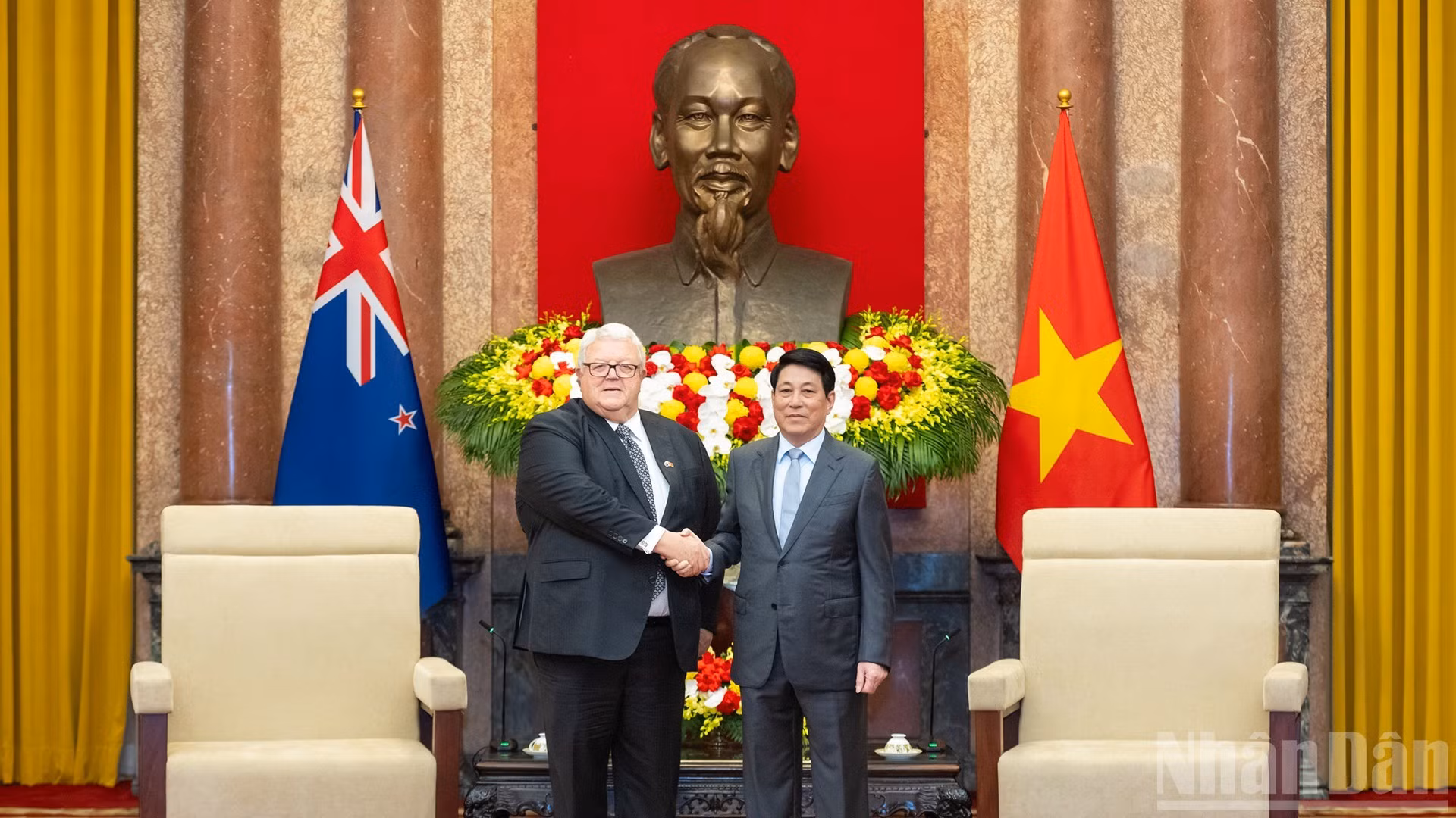 El presidente de Vietnam, Luong Cuong, y el titular del Parlamento de Nueva Zelanda, Gerry Brownlee.
