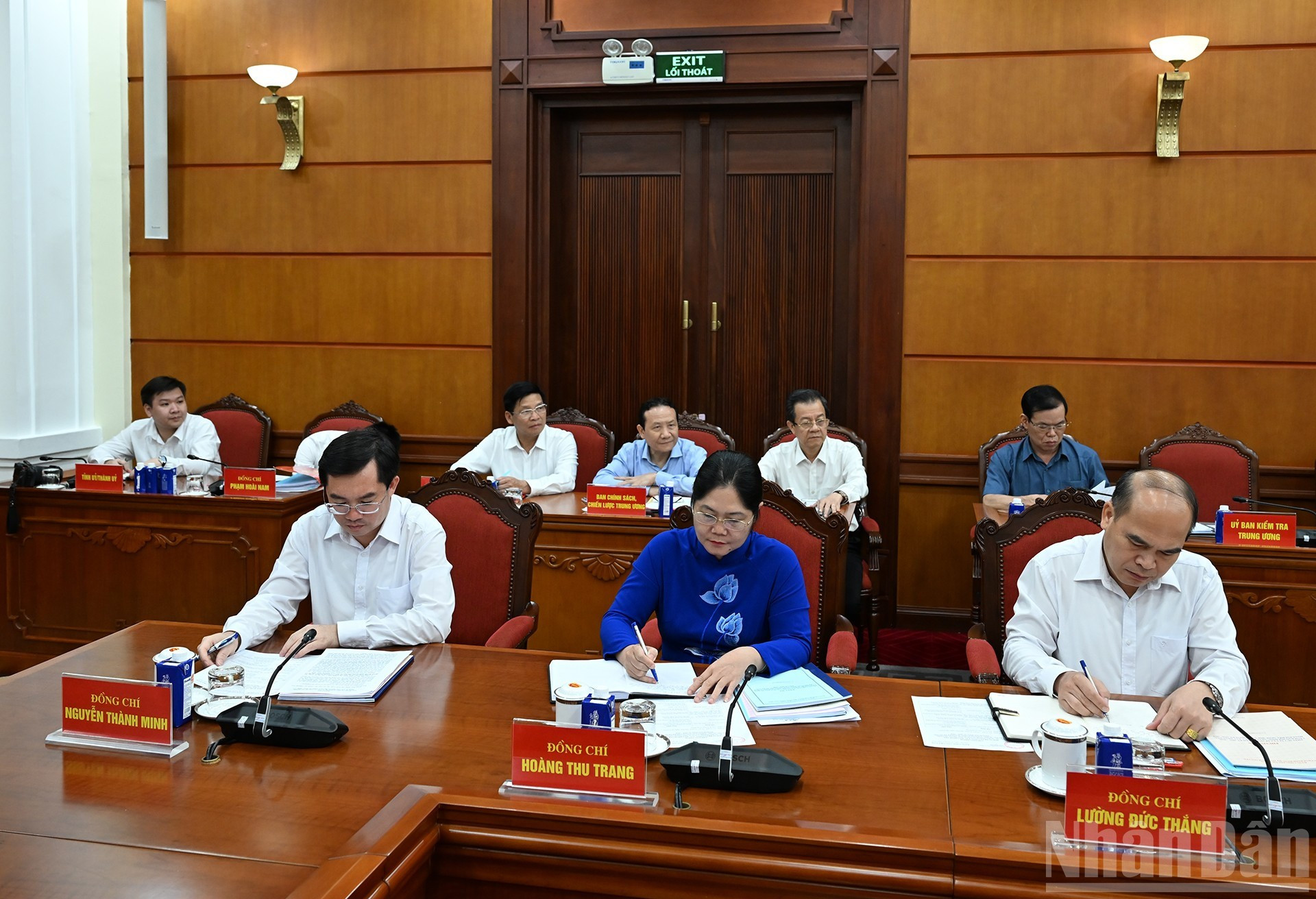 Delegados en la reunión con la Junta Permanente del Comité del Partido de Thai Nguyen. Delegados en la reunión con la Junta Permanente del Comité del Partido de Thai Nguyen.
