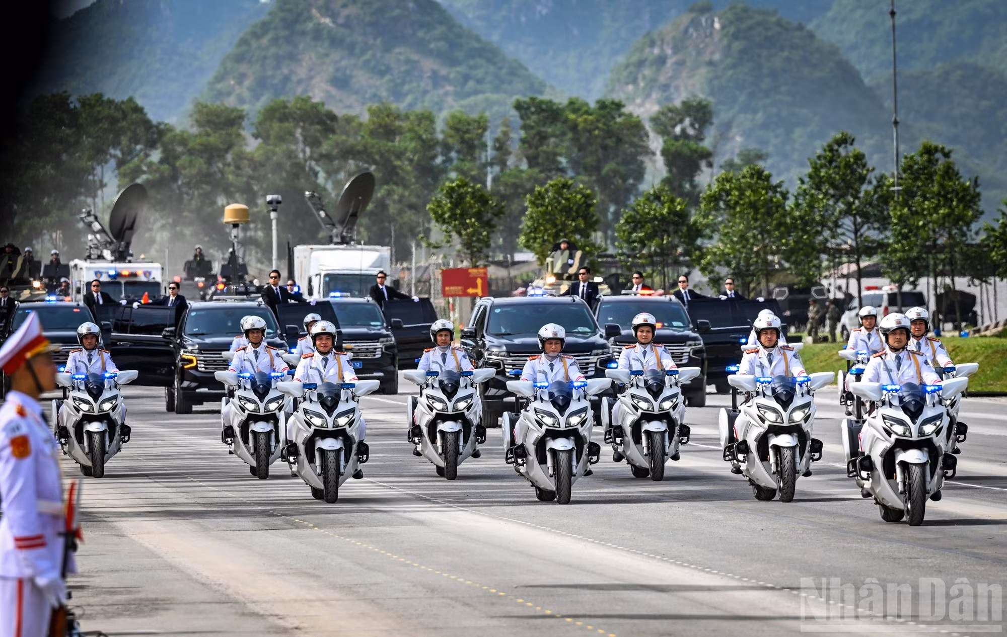 El segundo ensayo general del desfile militar y cívico por el Día Nacional concluye satisfactoriamente.