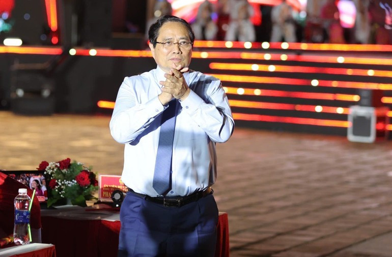 El primer ministro Pham Minh Chinh en el acto realizado en la Puerta Ngo Mon, en la Ciudadela Imperial de Hue. El primer ministro Pham Minh Chinh en el acto realizado en la Puerta Ngo Mon, en la Ciudadela Imperial de Hue.