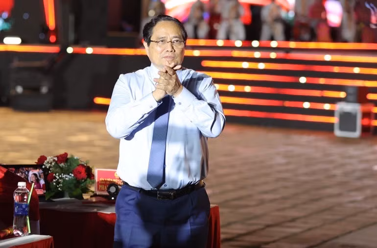 El primer ministro Pham Minh Chinh en el acto realizado en la Puerta Ngo Mon, en la Ciudadela Imperial de Hue.