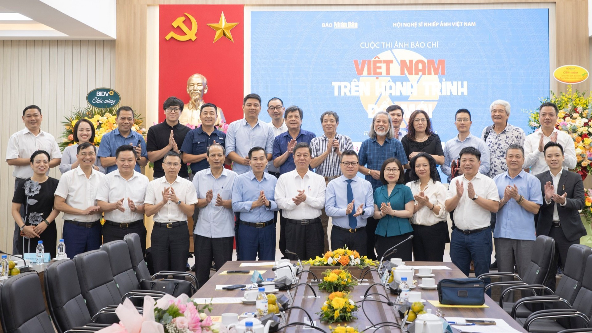 [Foto] Nhan Dan lanza concurso de fotografía periodística “Vietnam en su camino de renovación”