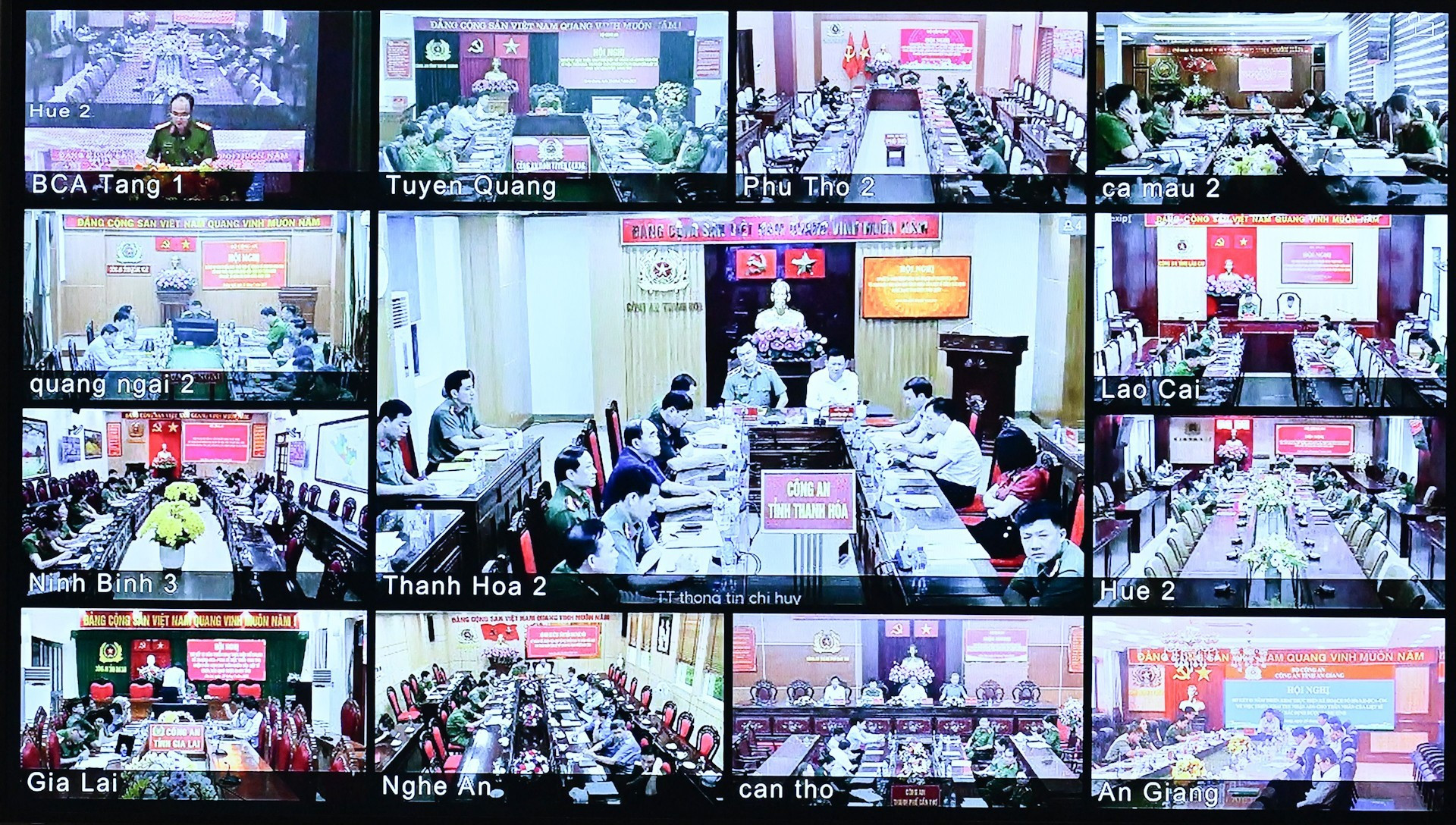 La conferencia se celebra de forma presencial en Hanói y en línea con las localidades. La conferencia se celebra de forma presencial en Hanói y en línea con las localidades.