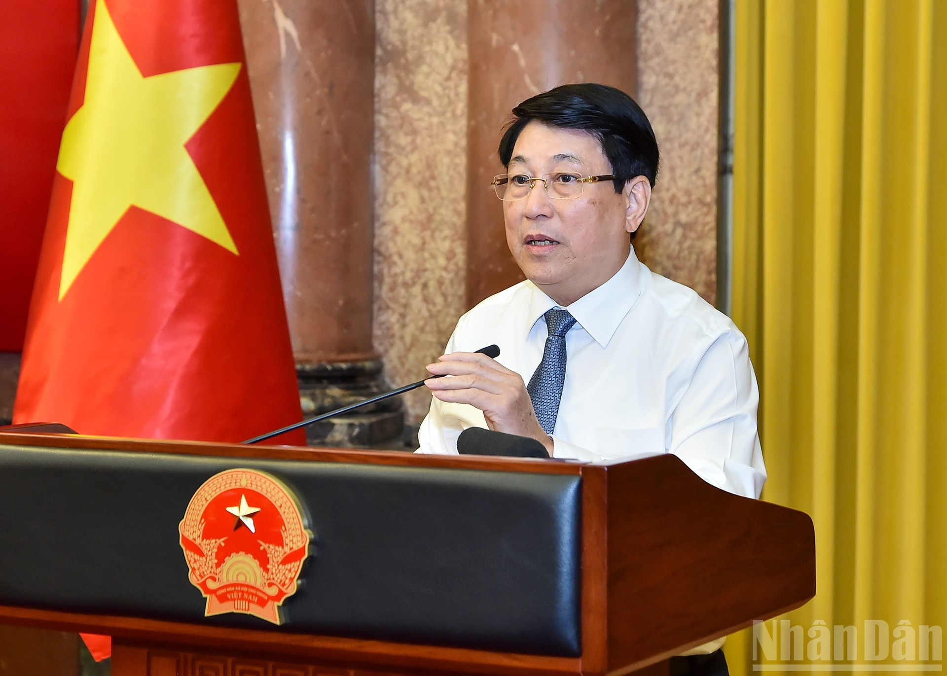 El presidente Luong Cuong pronuncia un discurso en el acto.